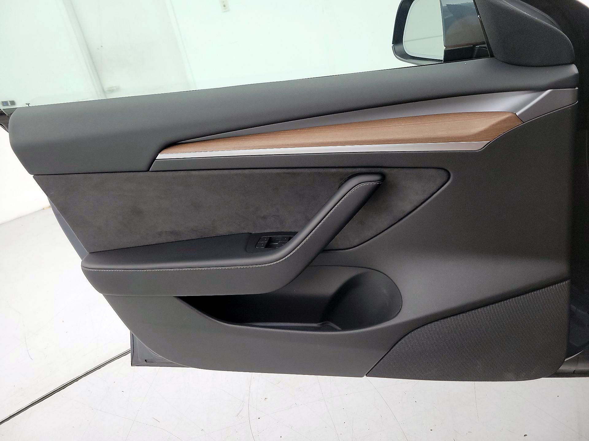 Thumbnail: 2022 Tesla Model 3 - 12