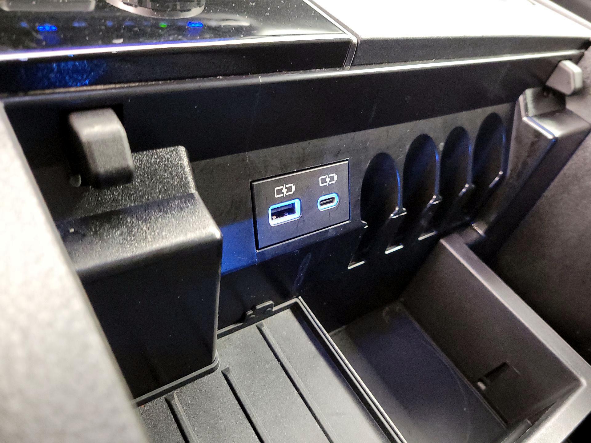 Thumbnail: 2022 Toyota Tundra - 18