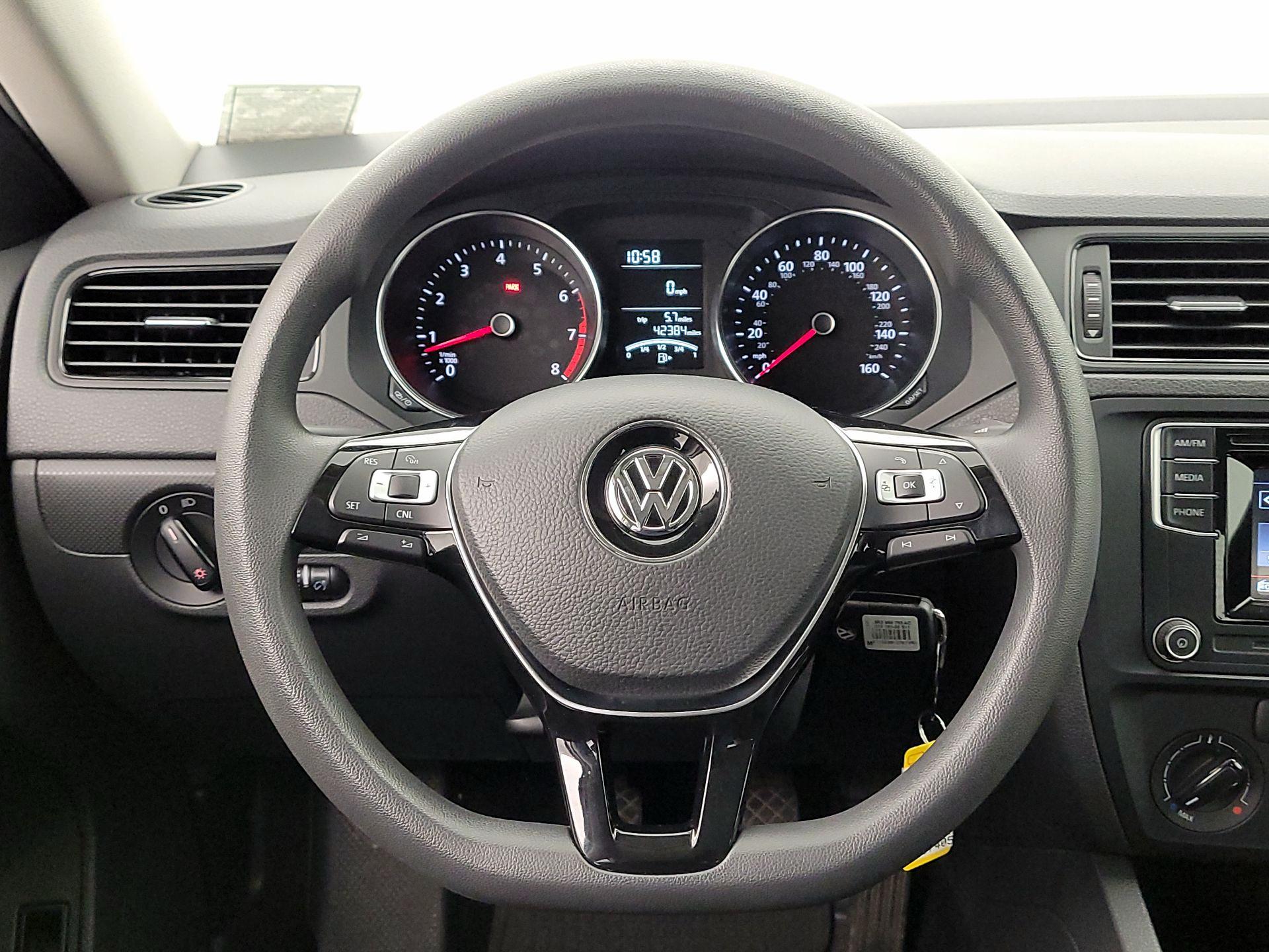 Thumbnail: 2016 Volkswagen Jetta - 10