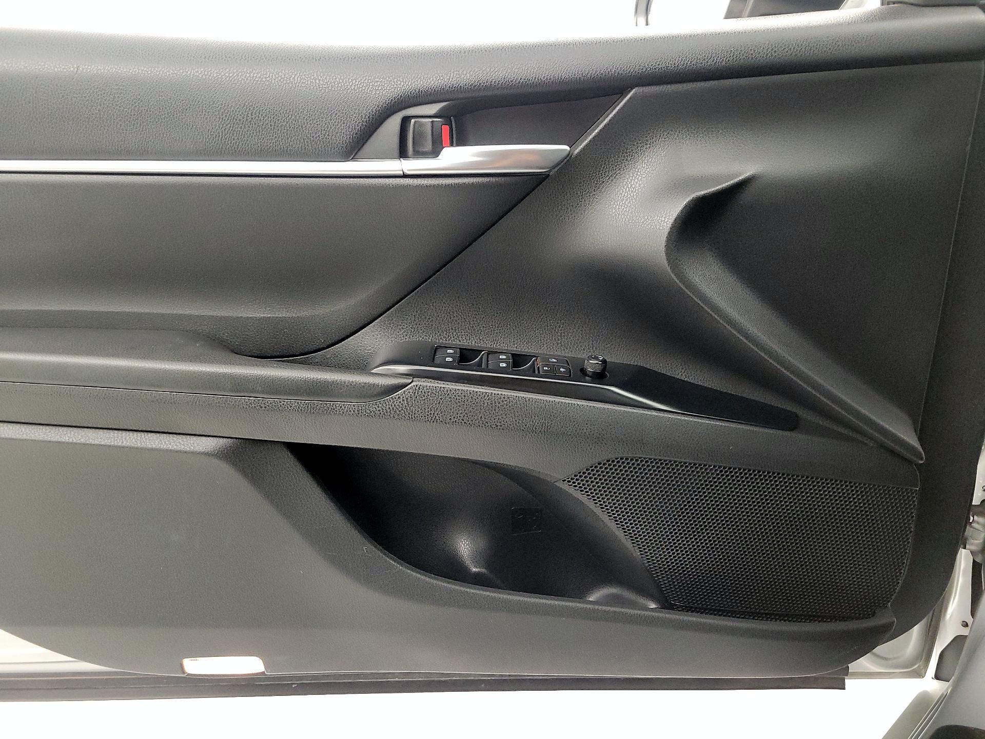 Thumbnail: 2018 Toyota Camry - 12