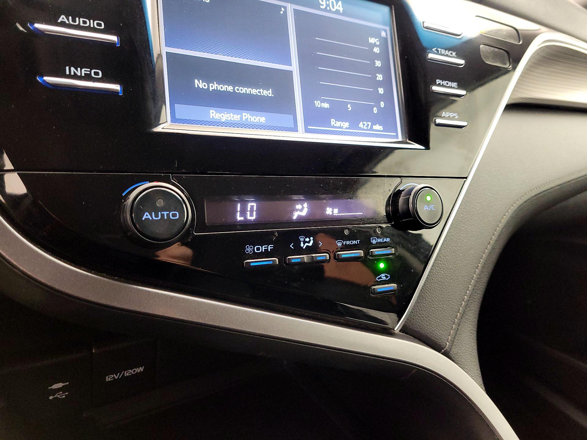 Thumbnail: 2018 Toyota Camry - 16