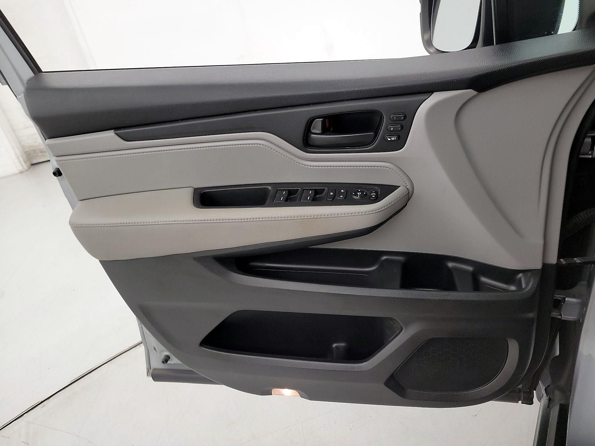 Thumbnail: 2018 Honda Odyssey - 12