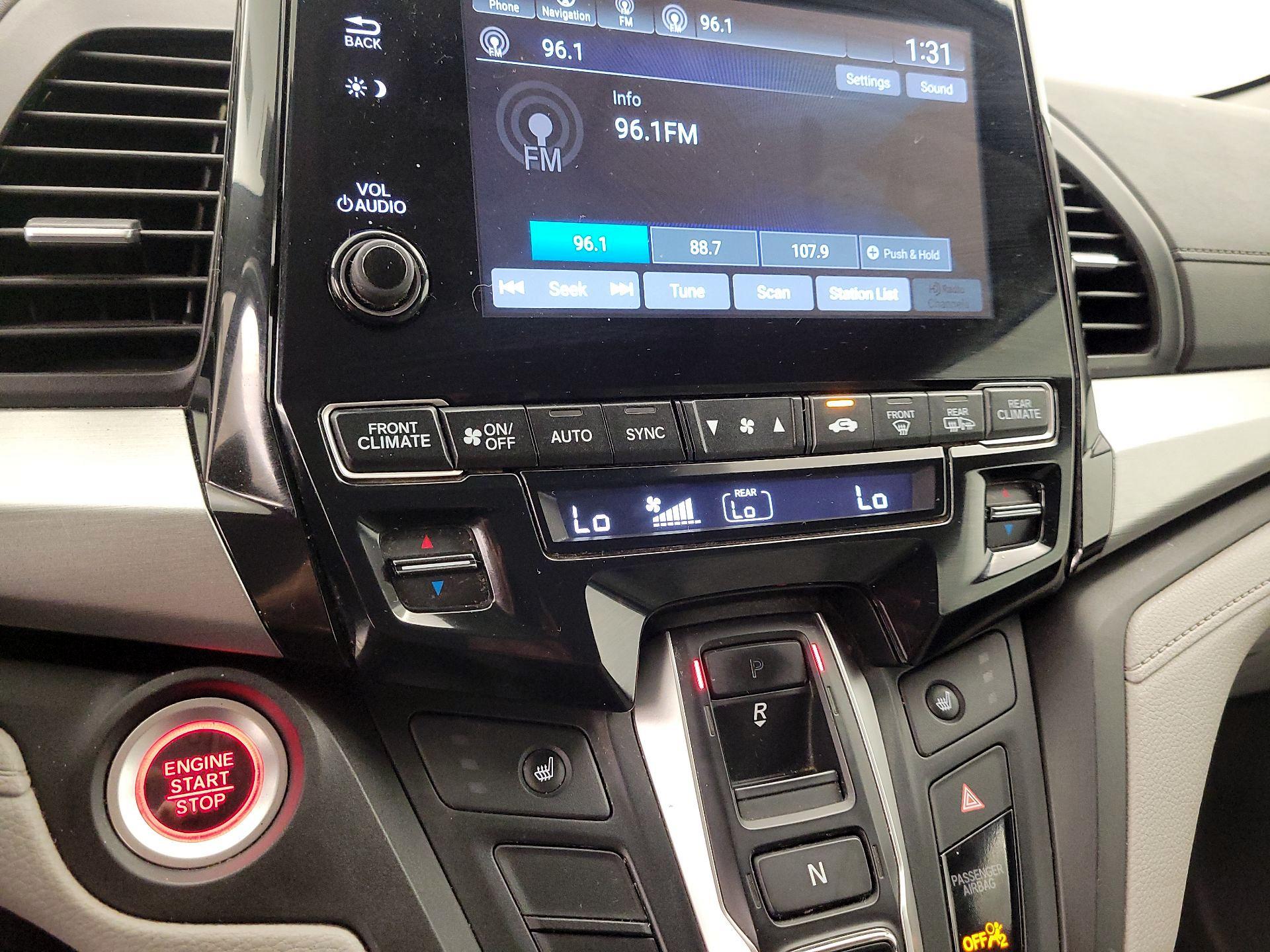 Thumbnail: 2018 Honda Odyssey - 16