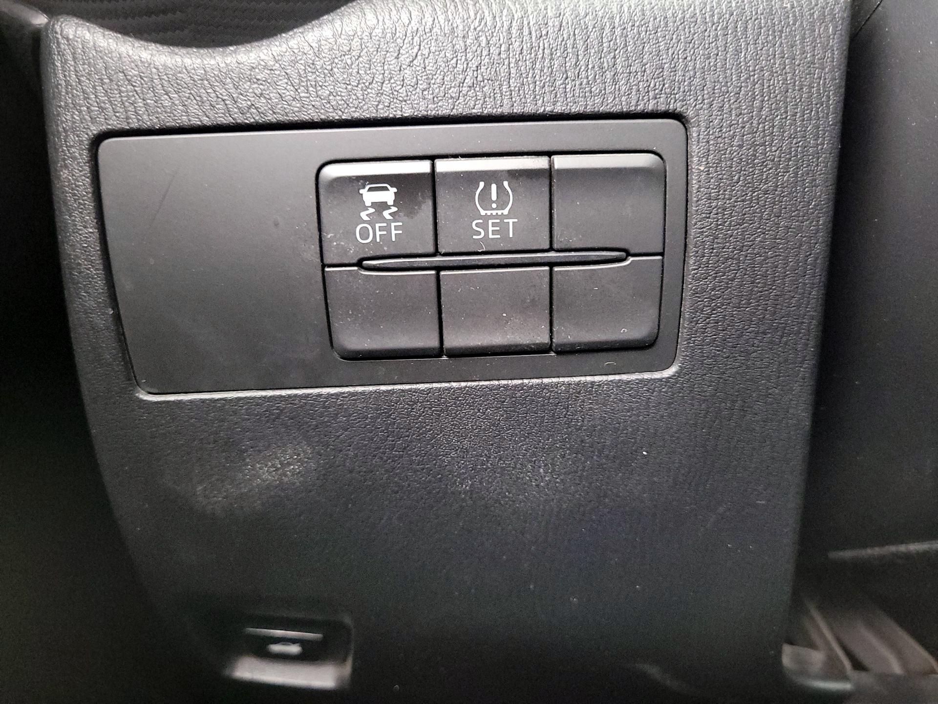 Thumbnail: 2017 Toyota Yaris iA - 13