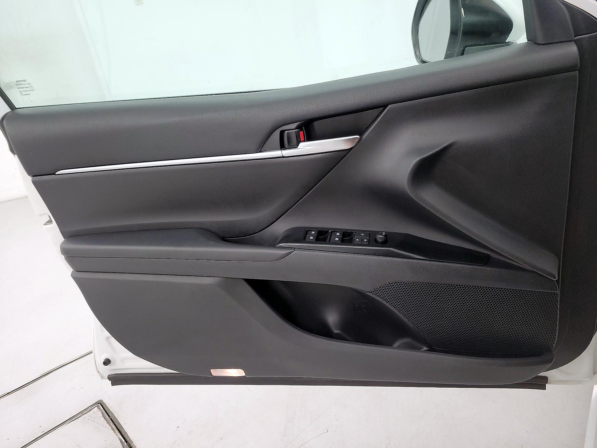 Thumbnail: 2019 Toyota Camry - 12