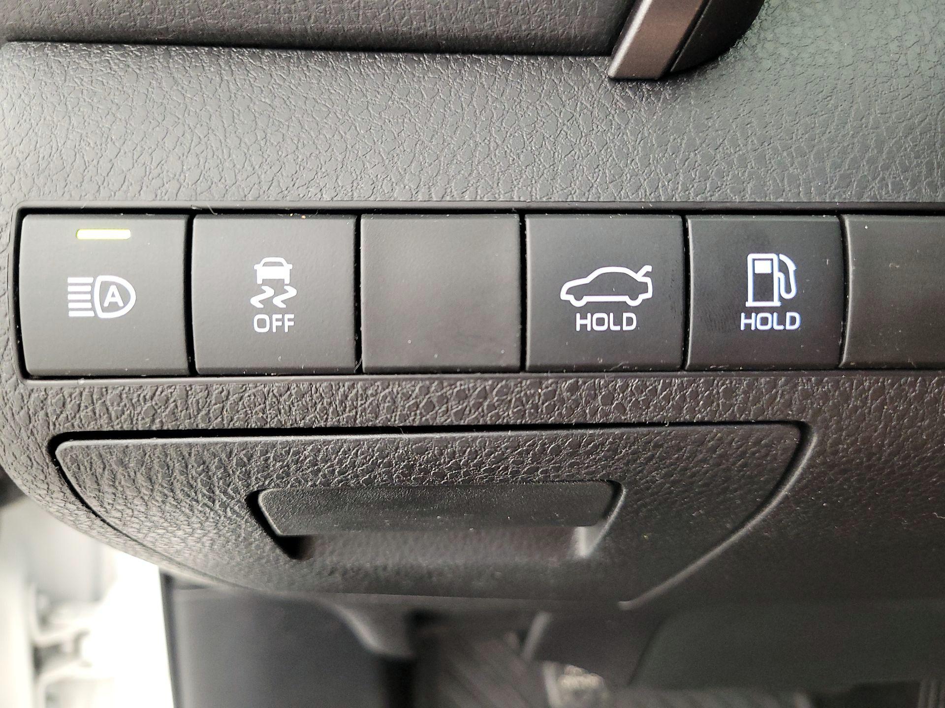 Thumbnail: 2019 Toyota Camry - 13