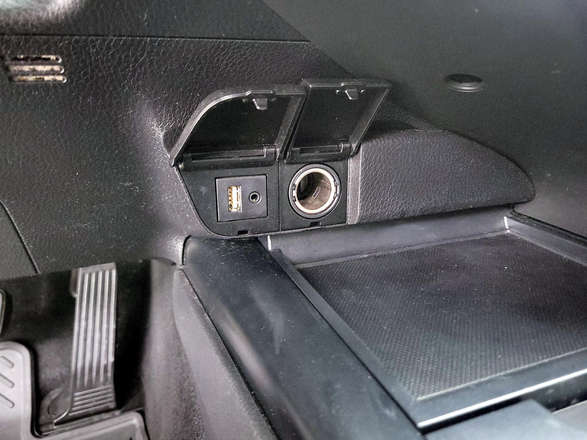 Thumbnail: 2019 Toyota Camry - 18