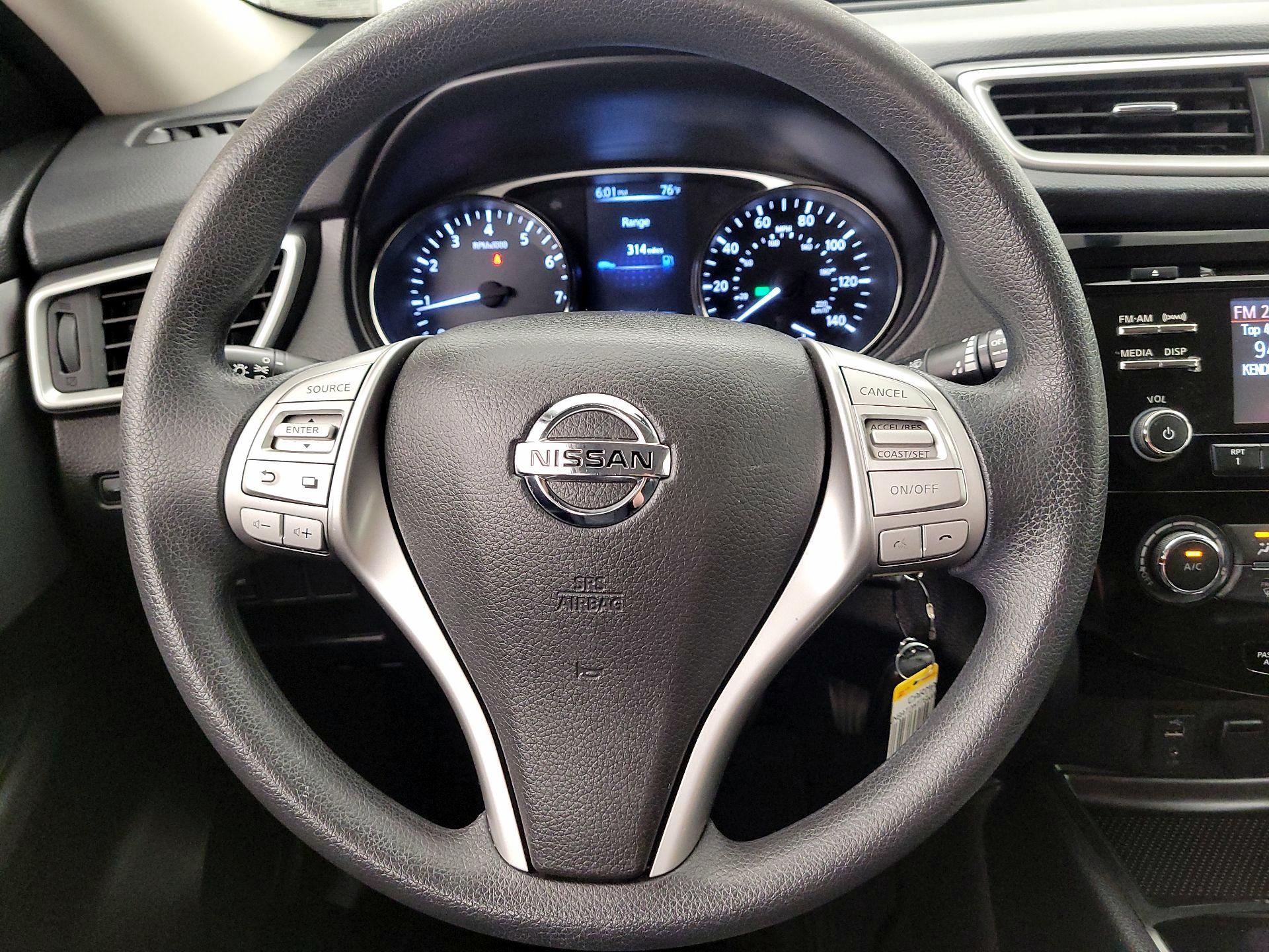 Thumbnail: 2016 Nissan Rogue - 10