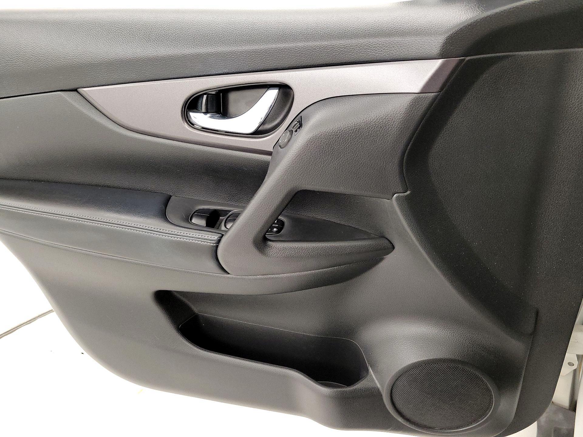 Thumbnail: 2016 Nissan Rogue - 12