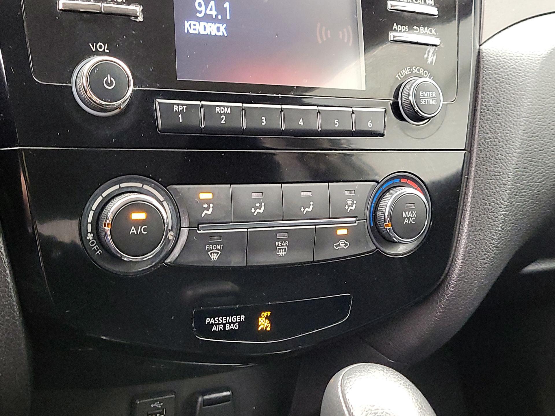 Thumbnail: 2016 Nissan Rogue - 16