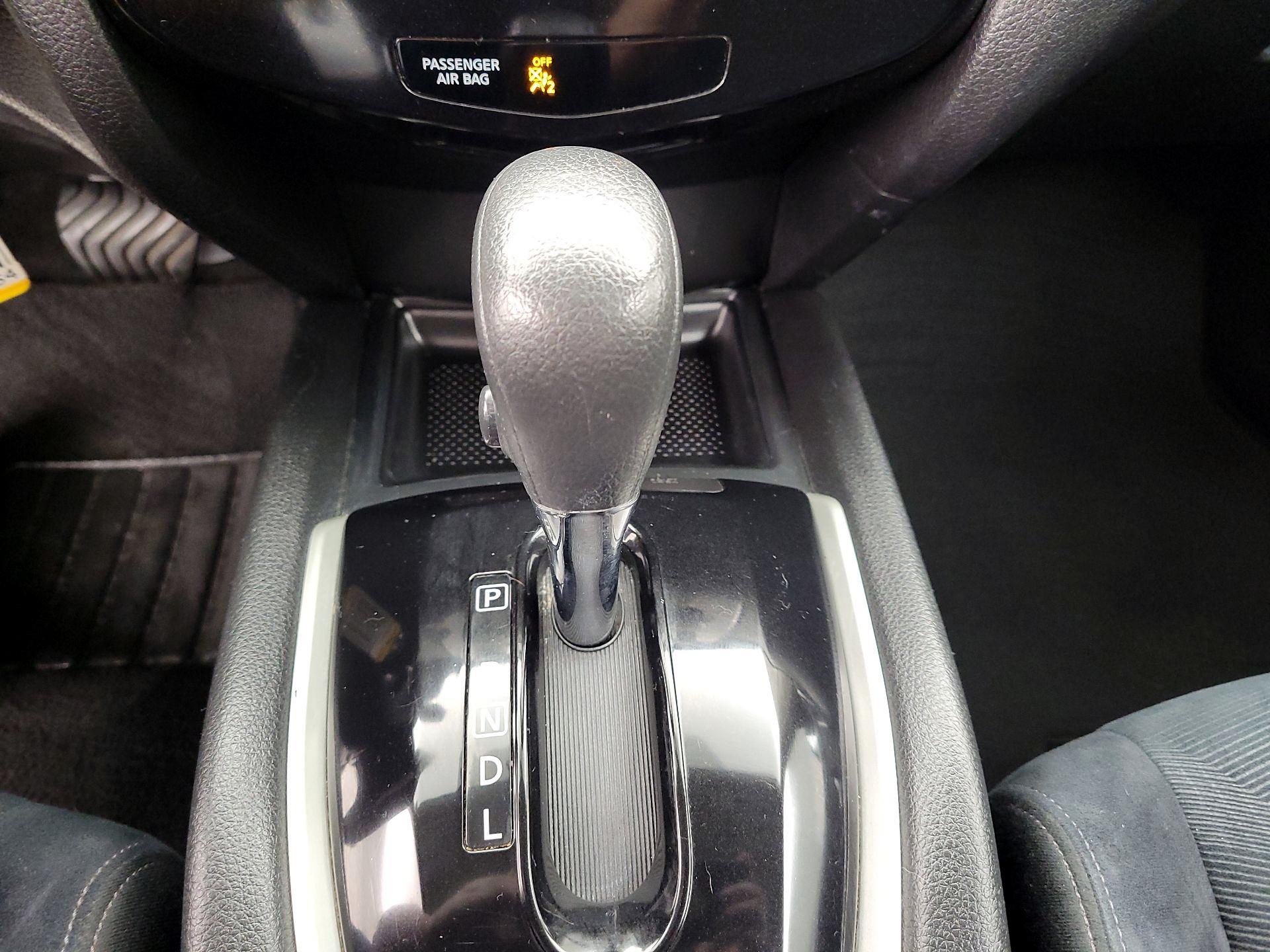 Thumbnail: 2016 Nissan Rogue - 17