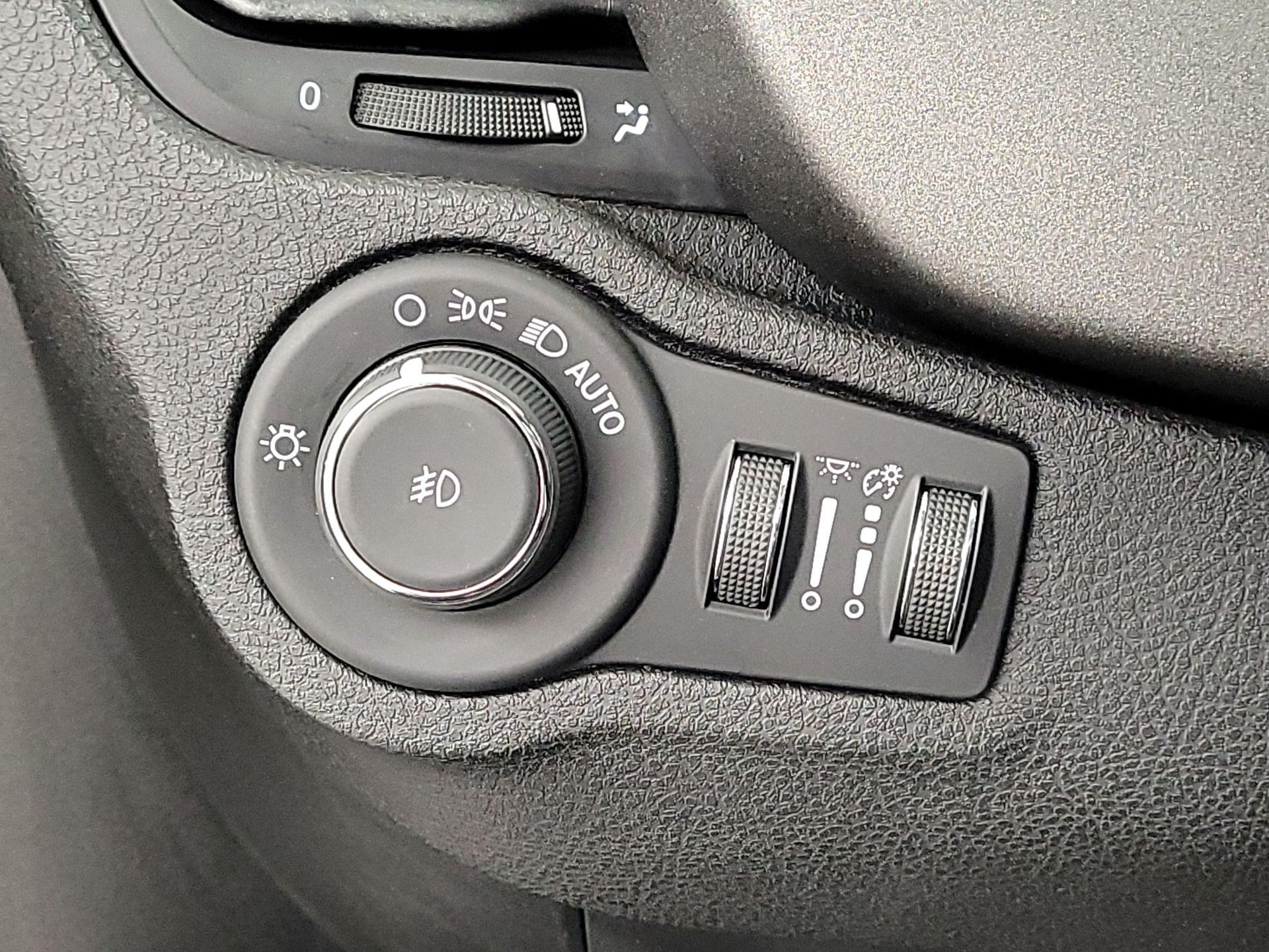 Thumbnail: 2016 Fiat 500X - 13