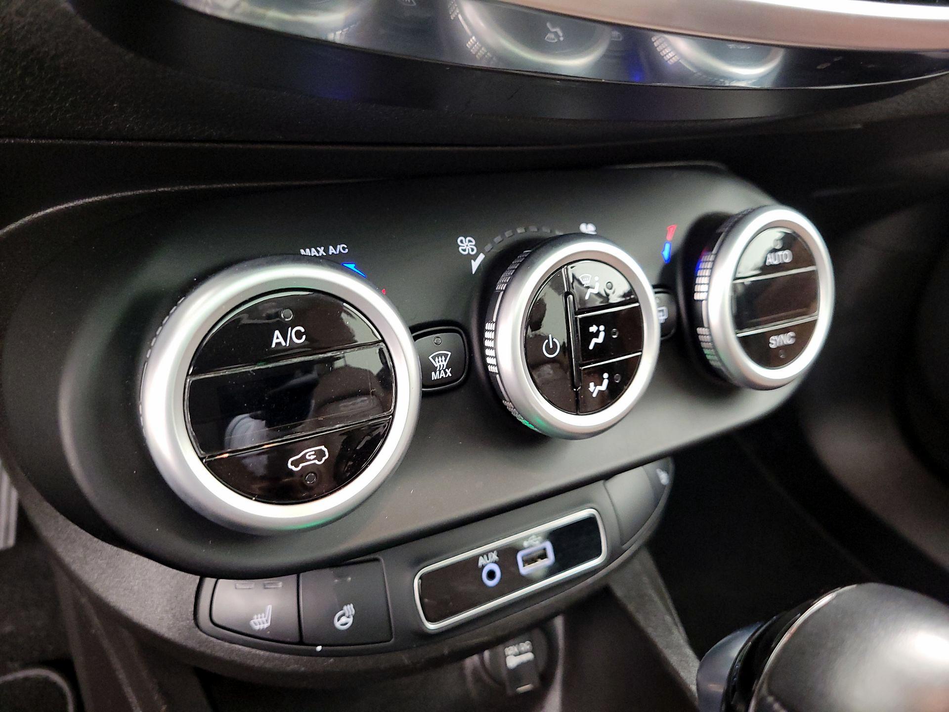 Thumbnail: 2016 Fiat 500X - 17