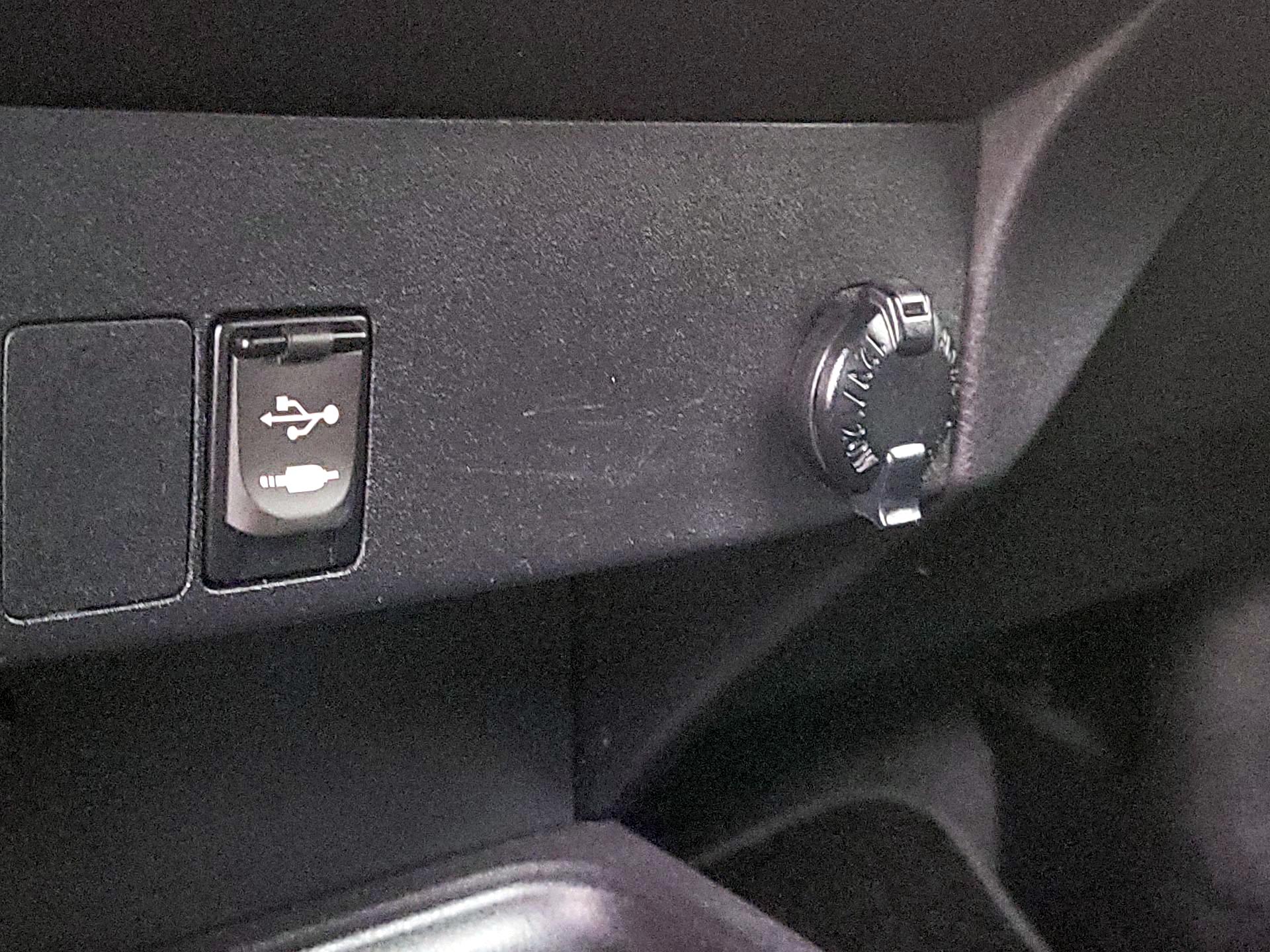 Thumbnail: 2018 Toyota RAV4 - 18