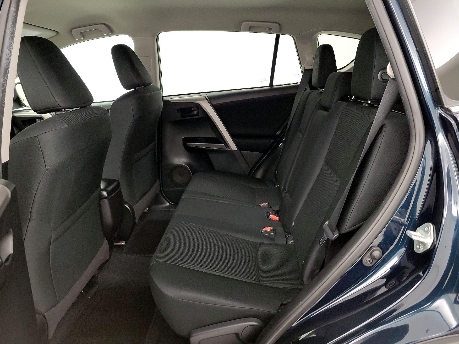 Thumbnail: 2018 Toyota RAV4 - 19