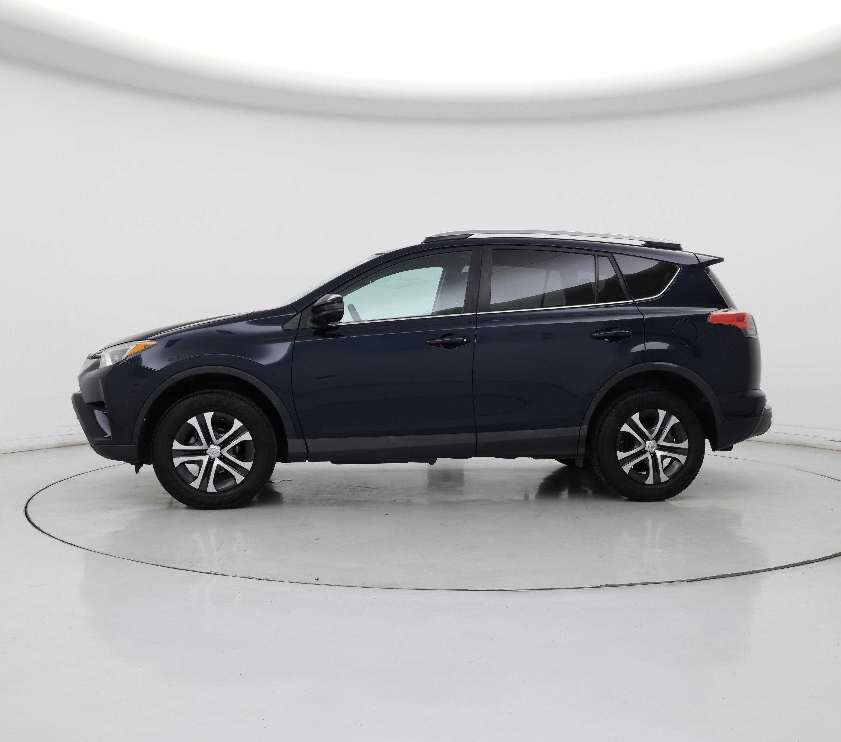 Thumbnail: 2018 Toyota RAV4 - 3
