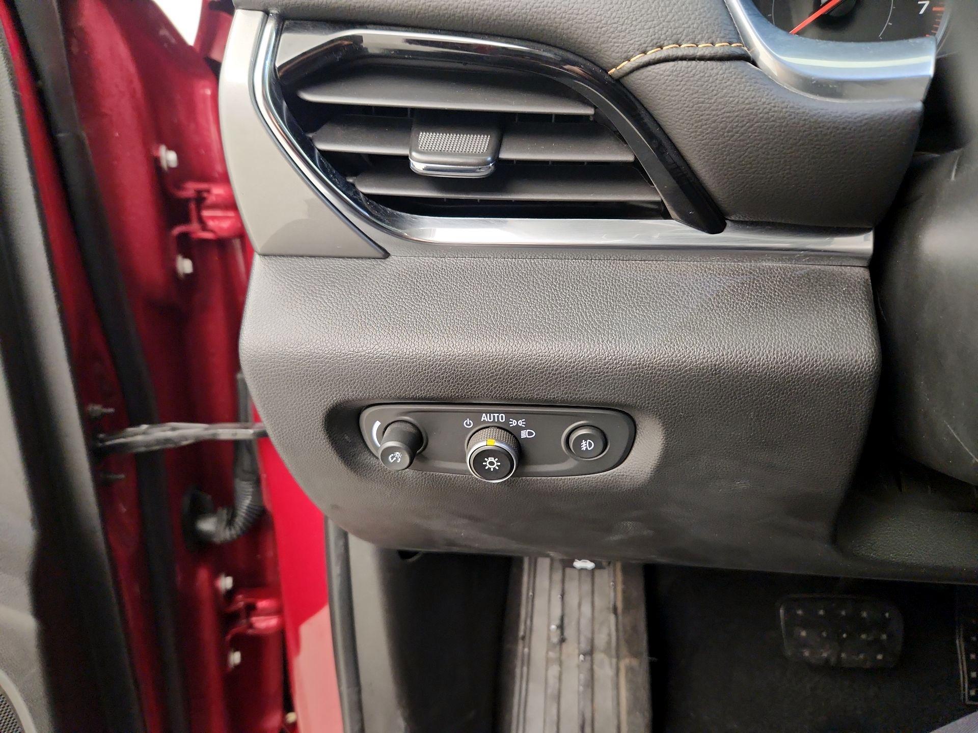 Thumbnail: 2020 Chevrolet Traverse - 13