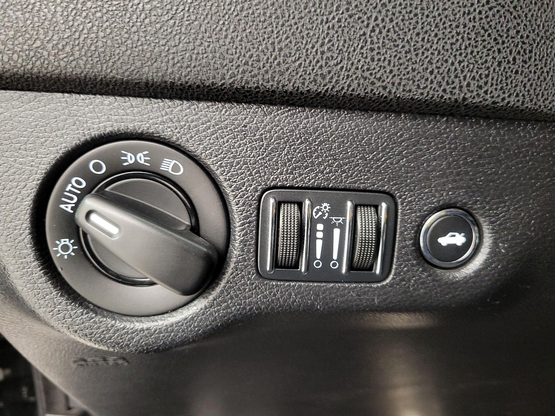 Thumbnail: 2016 Dodge Charger - 13