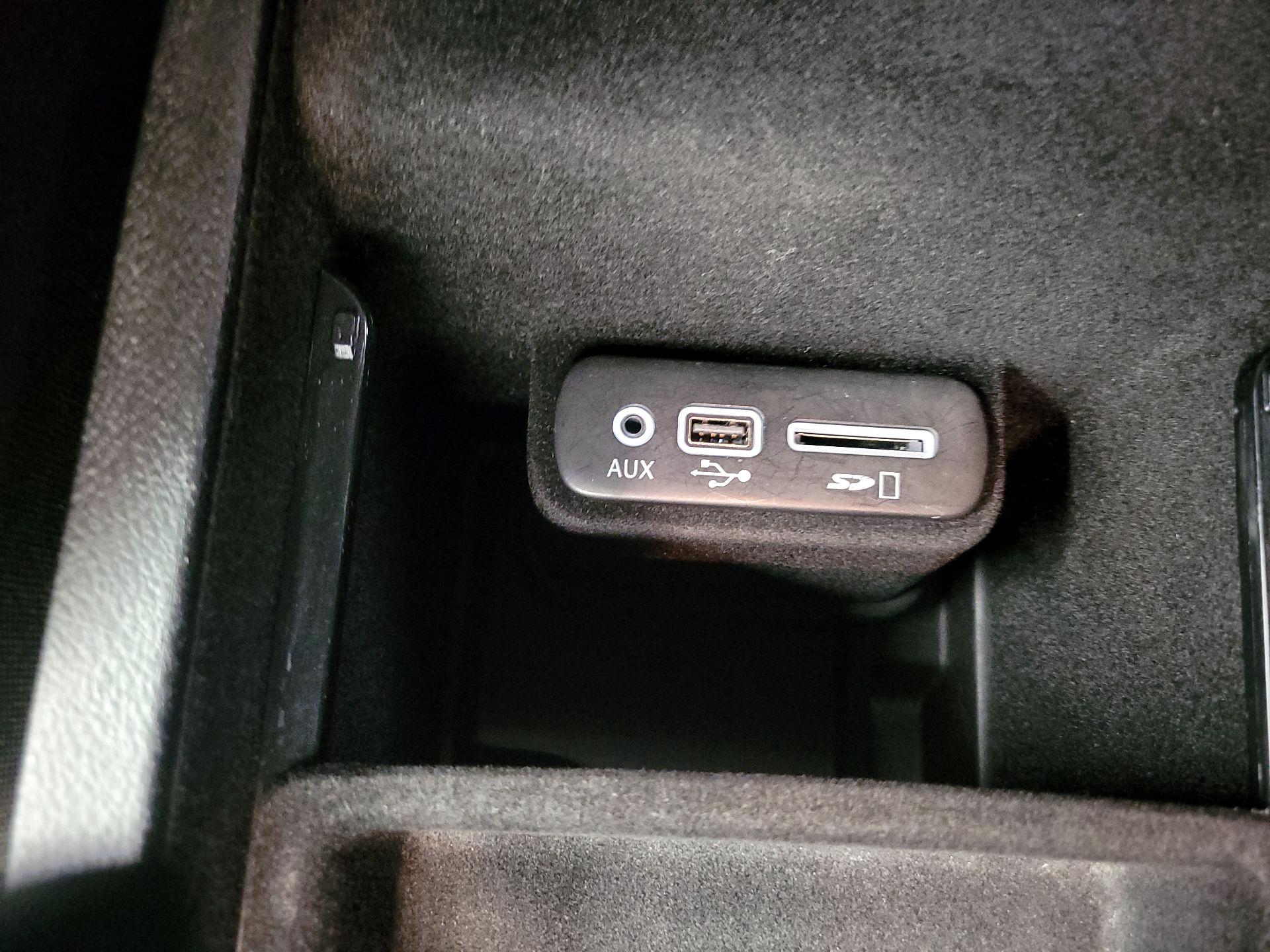 Thumbnail: 2016 Dodge Charger - 17