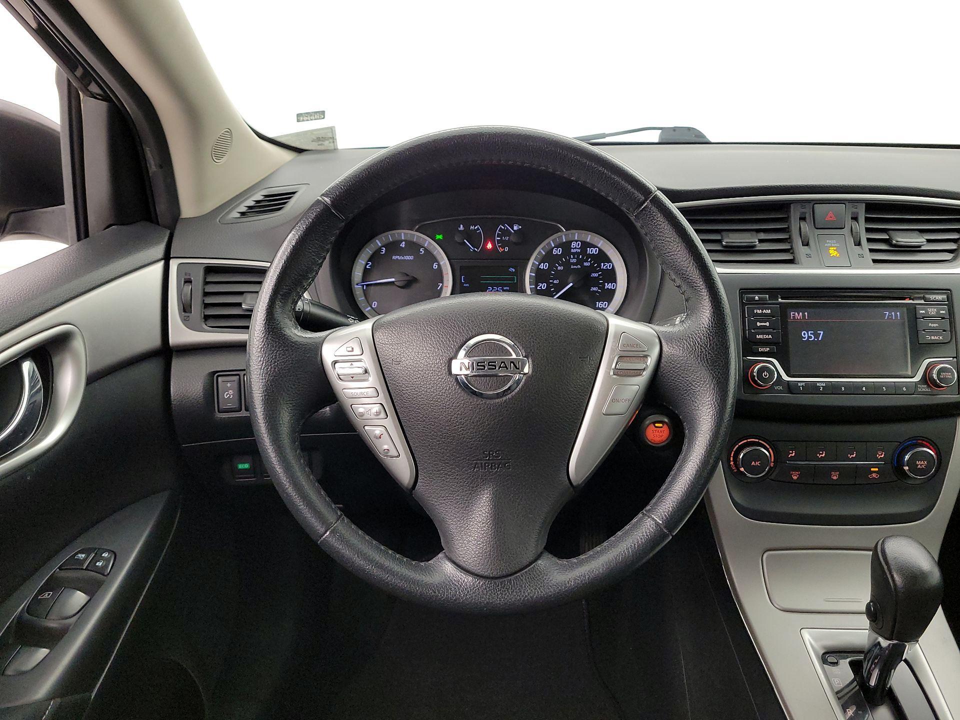 Thumbnail: 2015 Nissan Sentra - 10