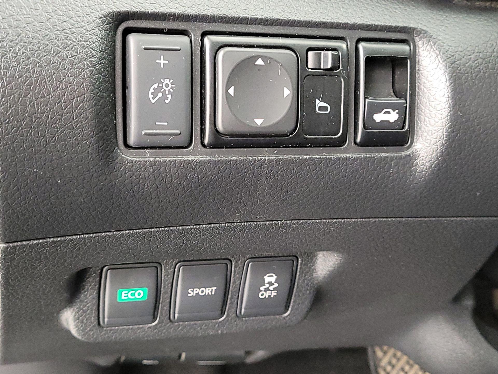 Thumbnail: 2015 Nissan Sentra - 13