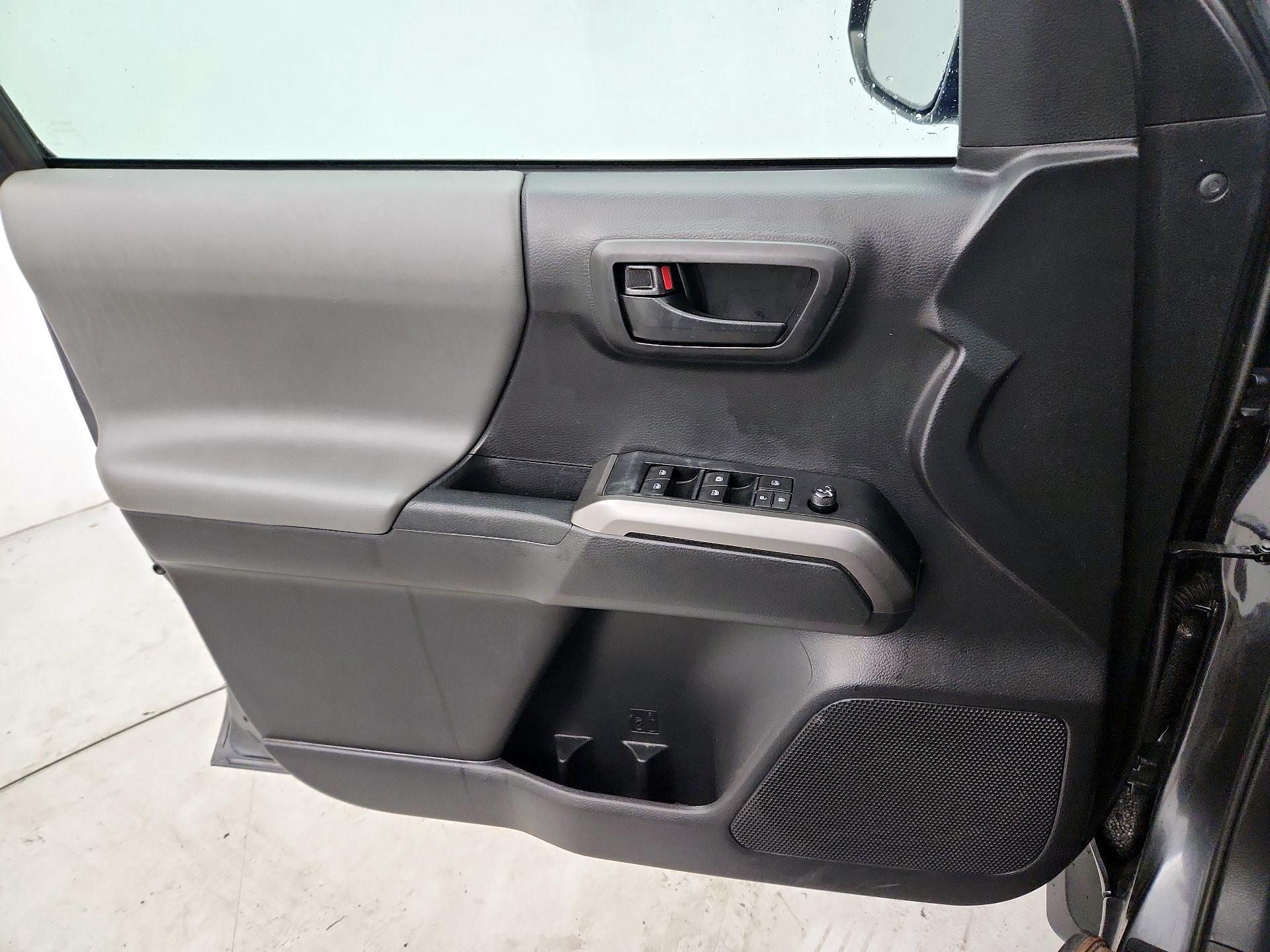 Thumbnail: 2022 Toyota Tacoma - 12