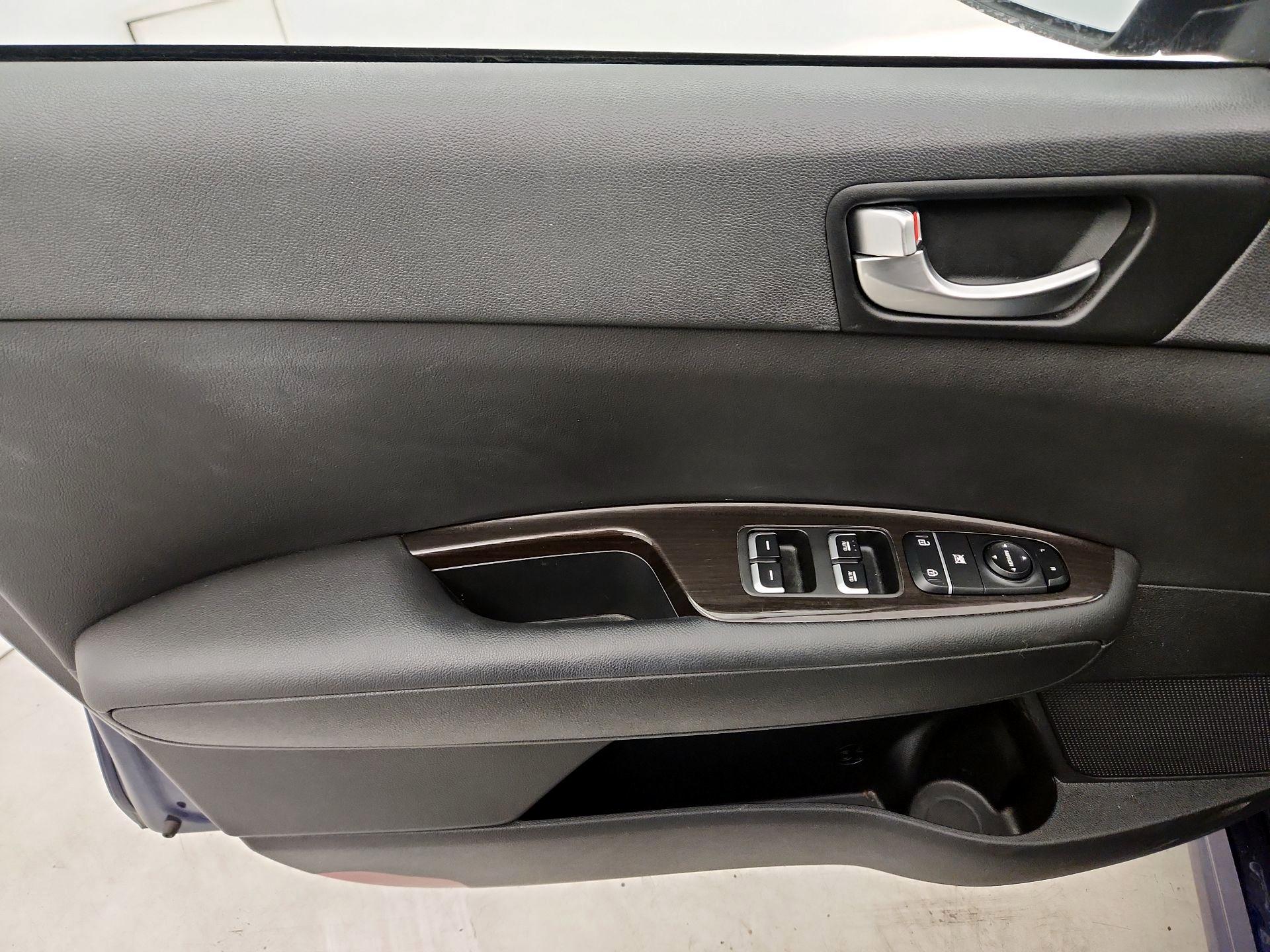 Thumbnail: 2020 Kia Optima - 12