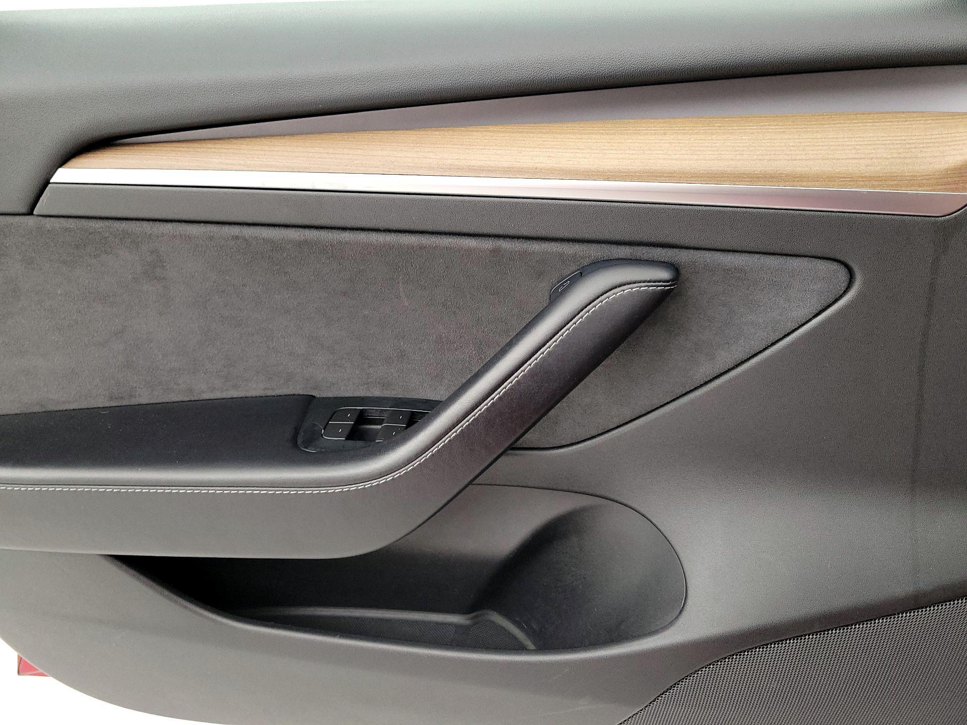 Thumbnail: 2021 Tesla Model 3 - 12