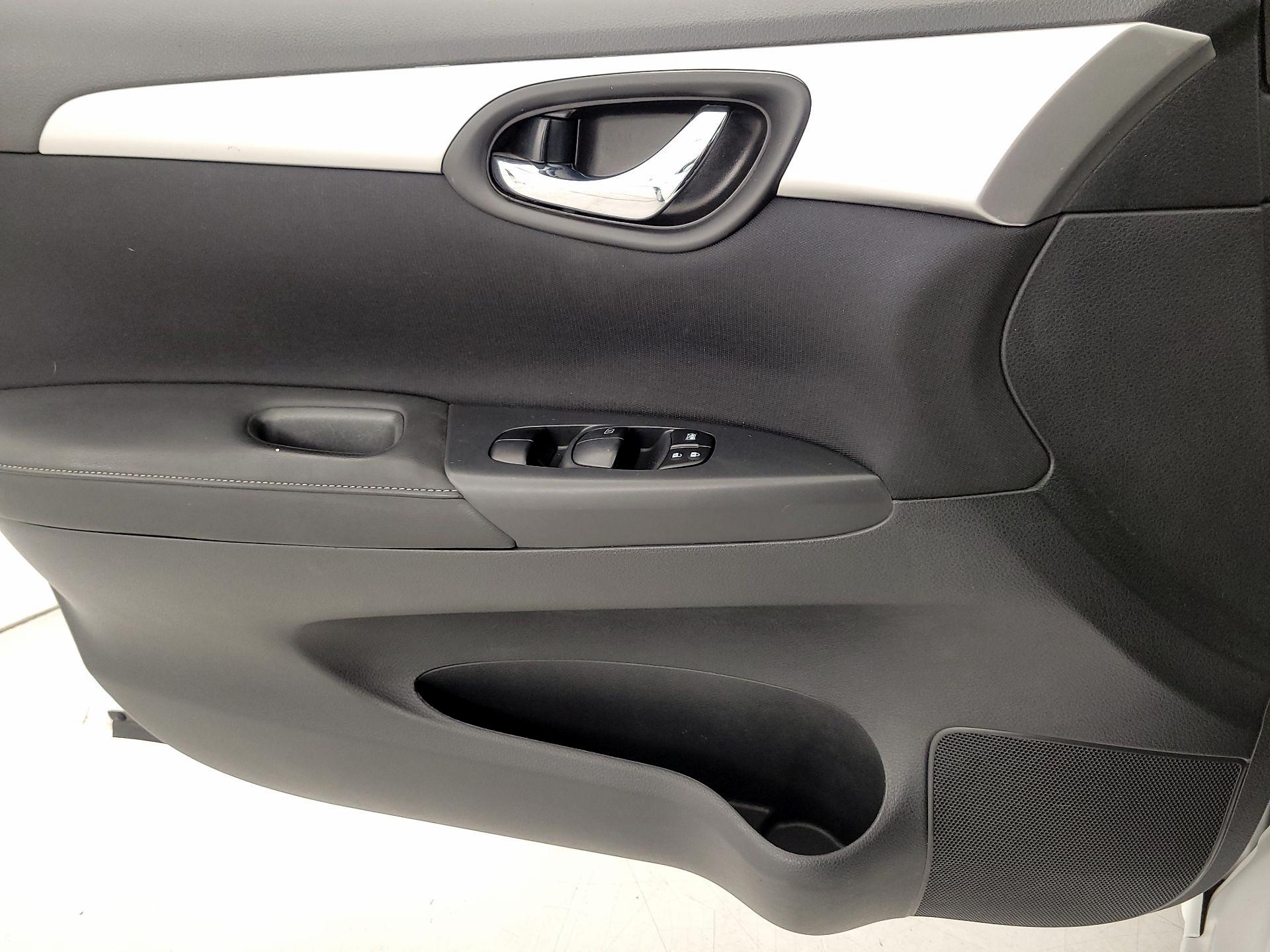 Thumbnail: 2016 Nissan Sentra - 12