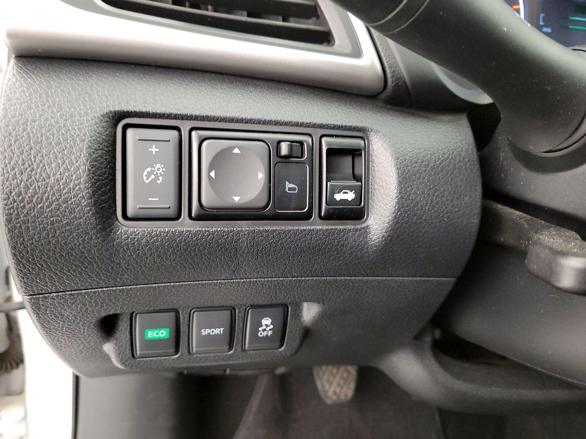 Thumbnail: 2016 Nissan Sentra - 13