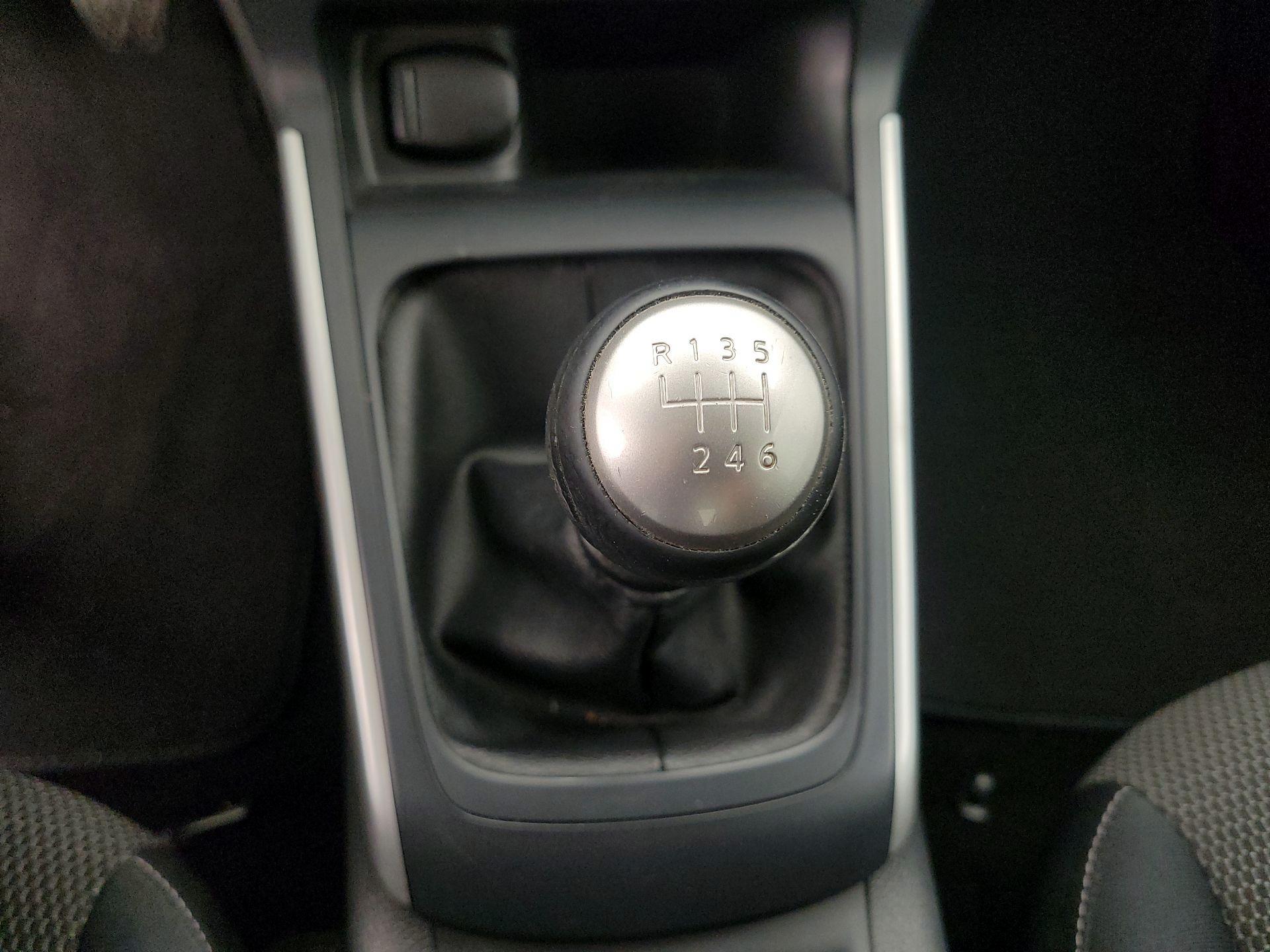 Thumbnail: 2016 Nissan Sentra - 16