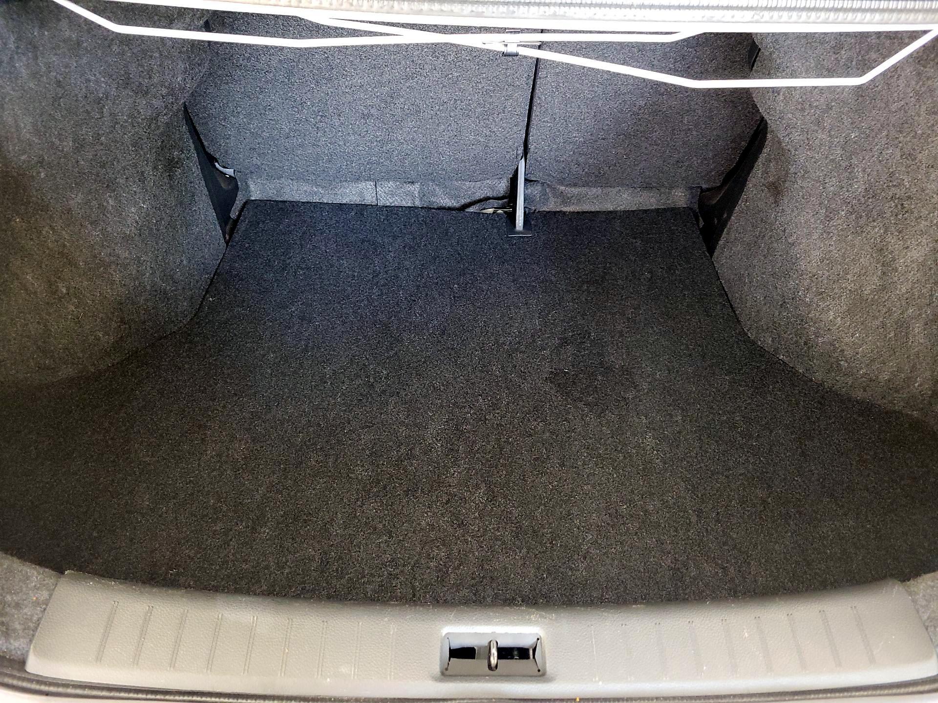 Thumbnail: 2016 Nissan Sentra - 19