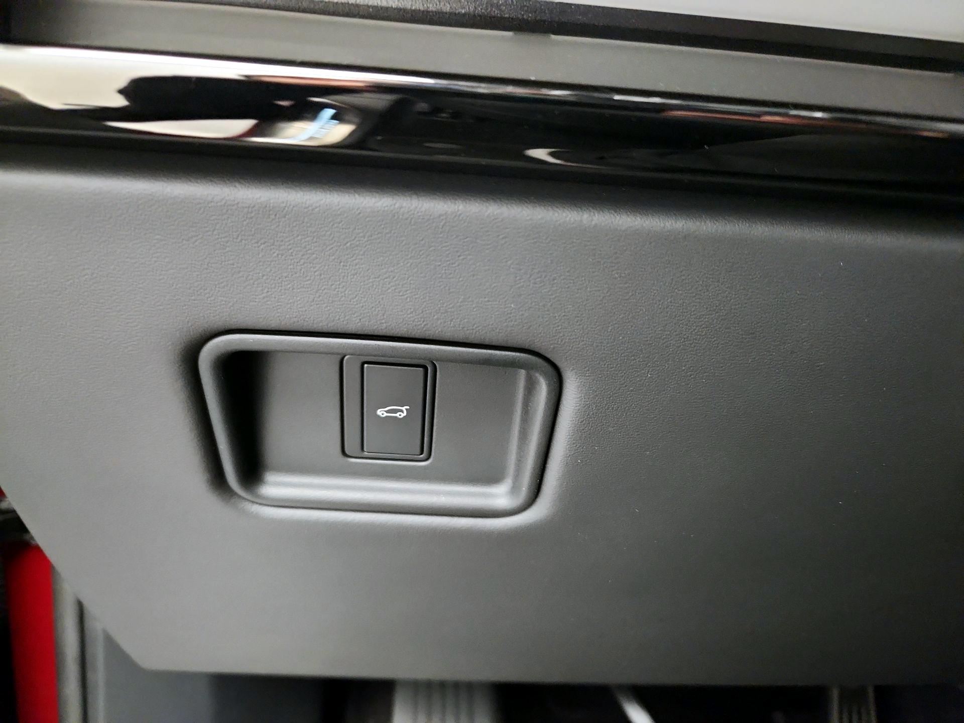 Thumbnail: 2023 Land Rover Range Rover Sport - 13