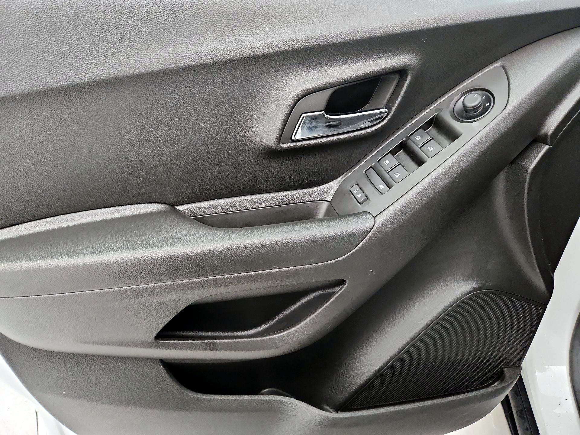 Thumbnail: 2022 Chevrolet Trax - 12