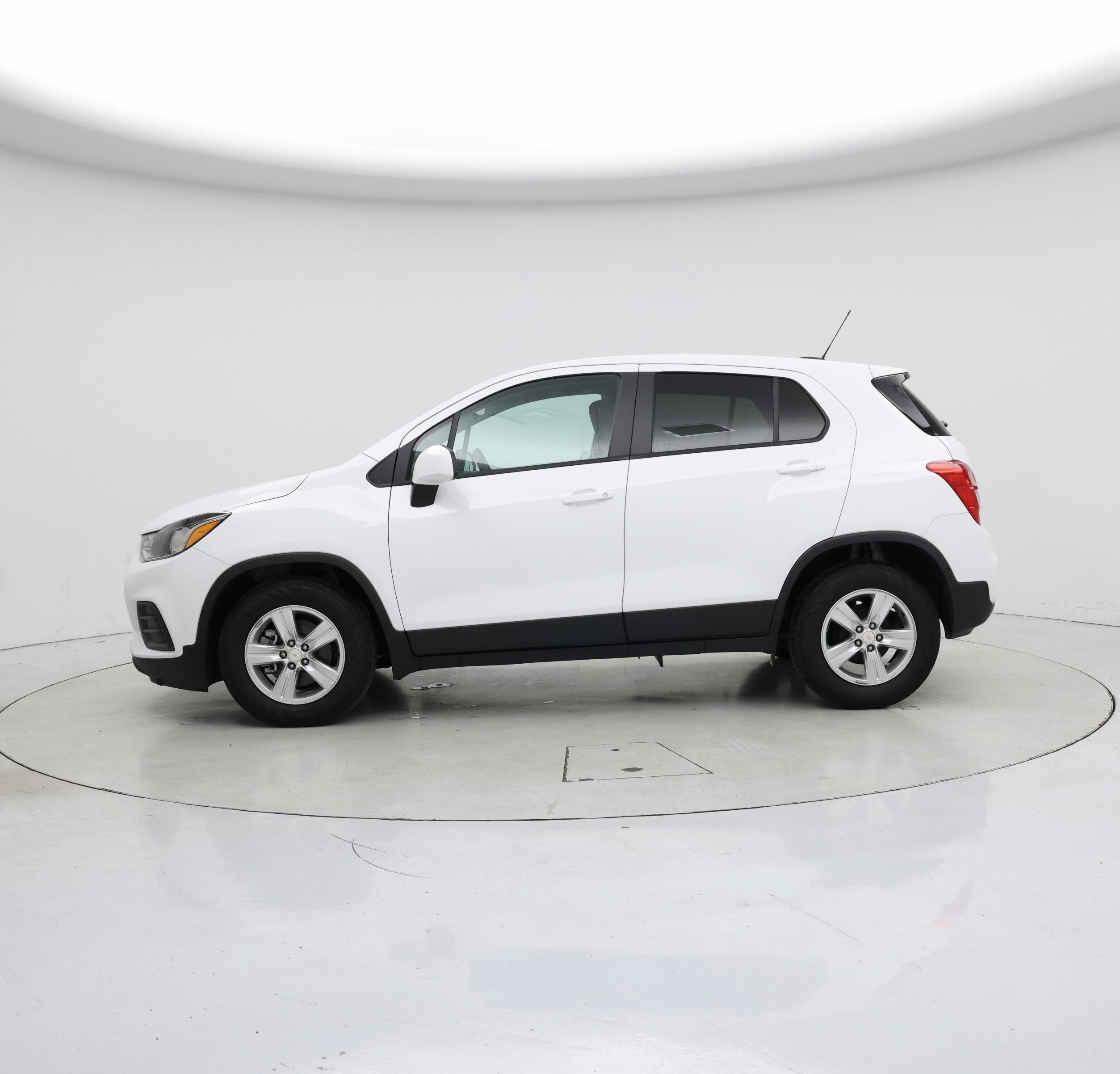 Thumbnail: 2022 Chevrolet Trax - 3