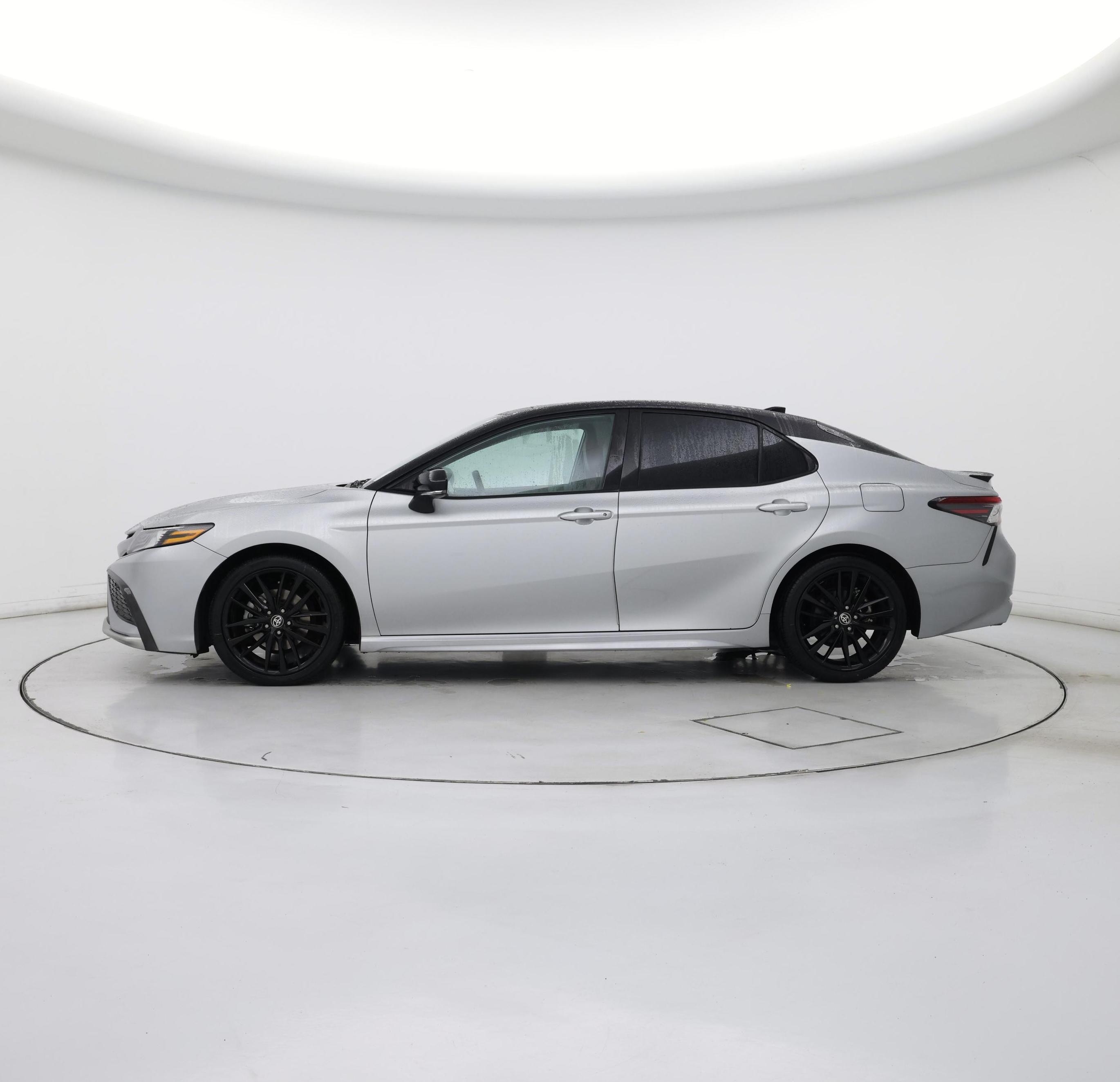 Thumbnail: 2021 Toyota Camry - 3