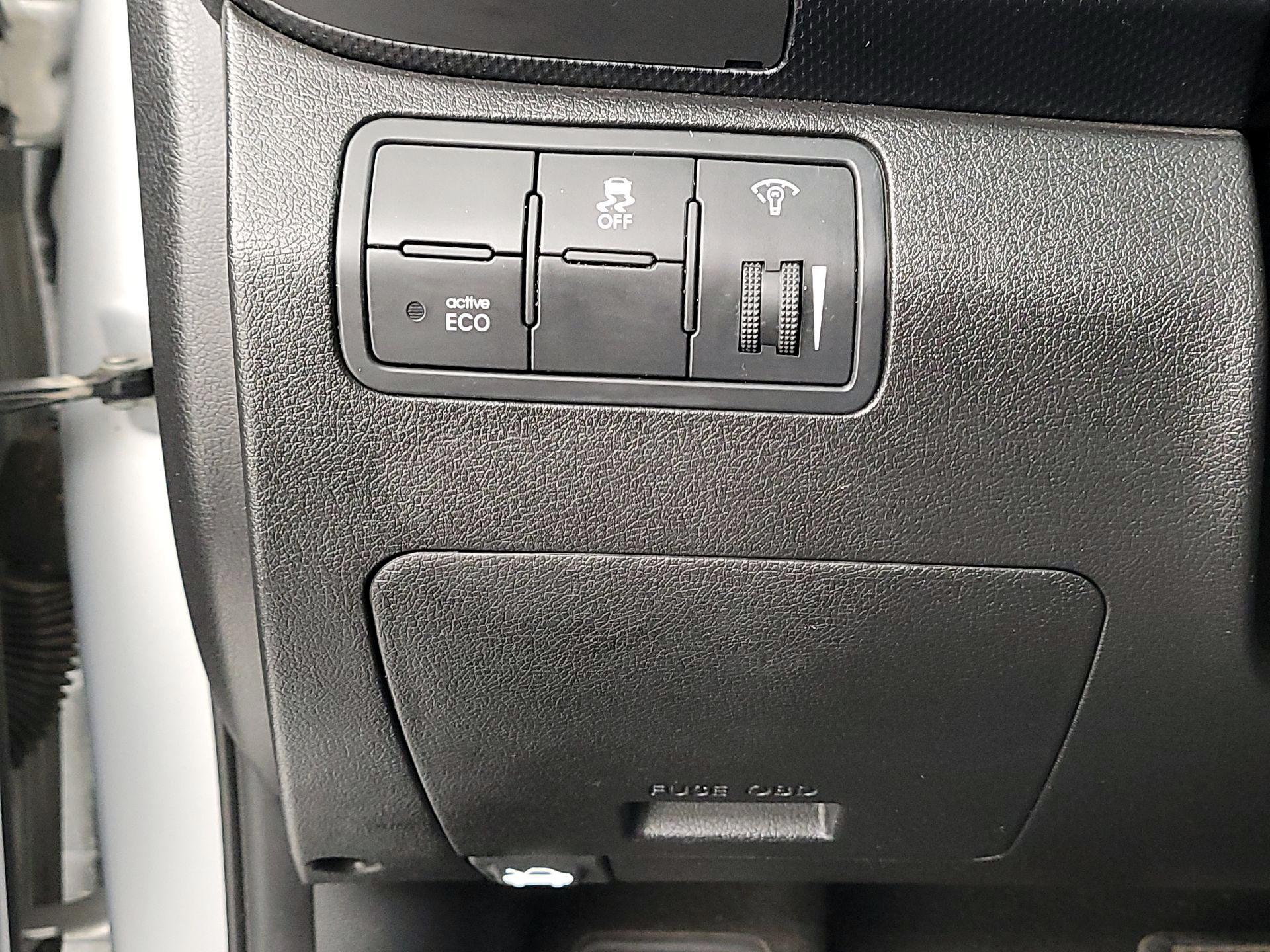 Thumbnail: 2016 Hyundai Accent - 13