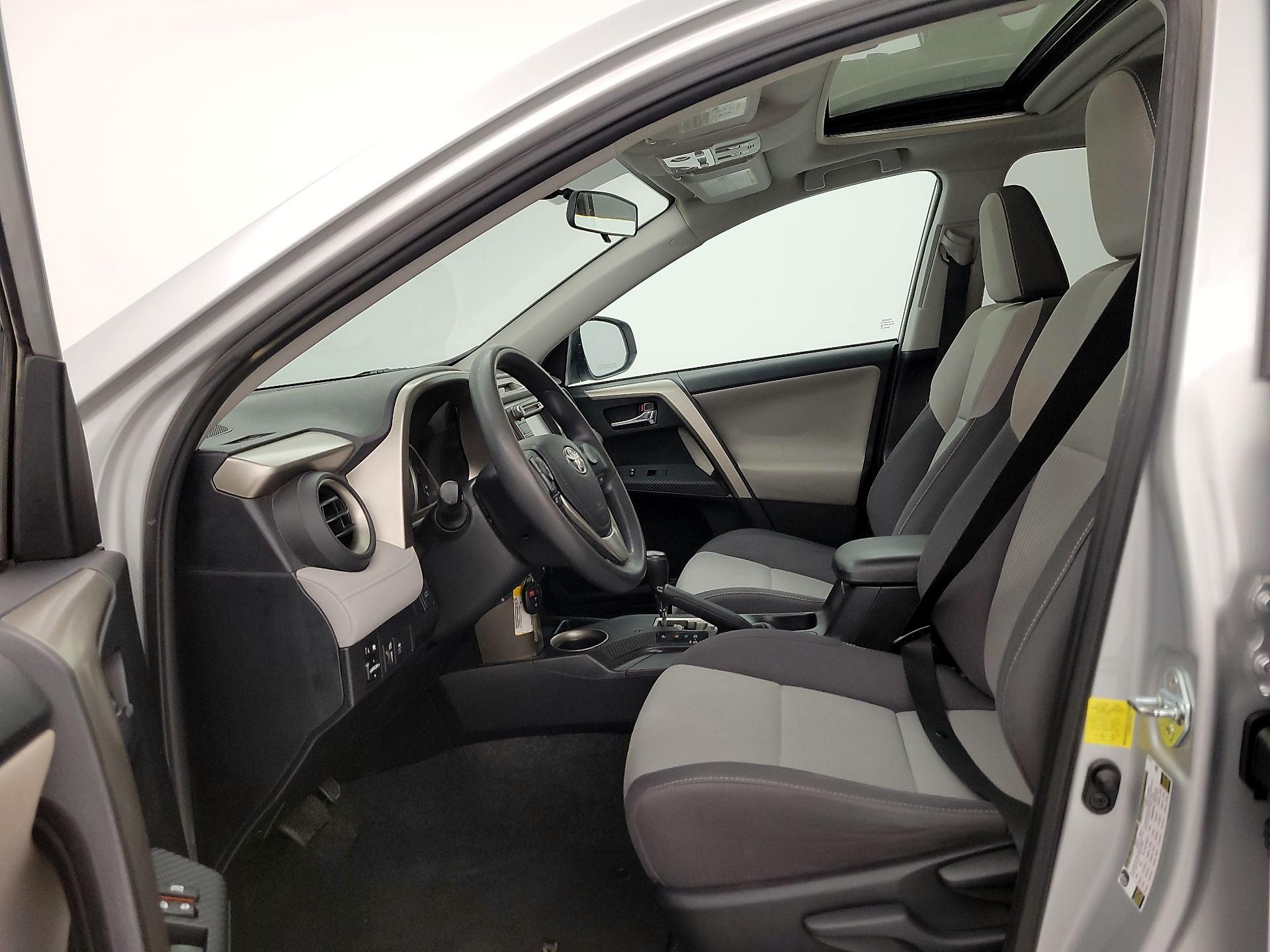 Thumbnail: 2015 Toyota RAV4 - 11