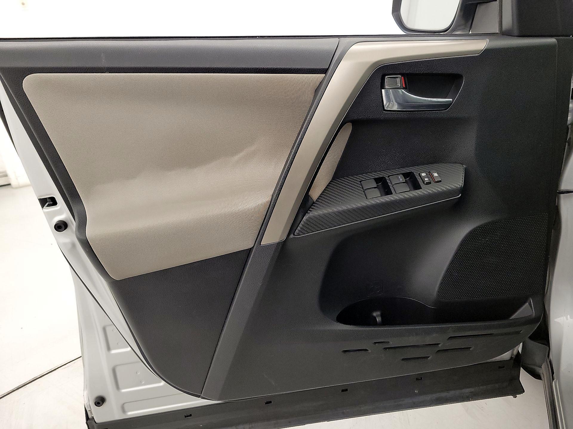 Thumbnail: 2015 Toyota RAV4 - 12