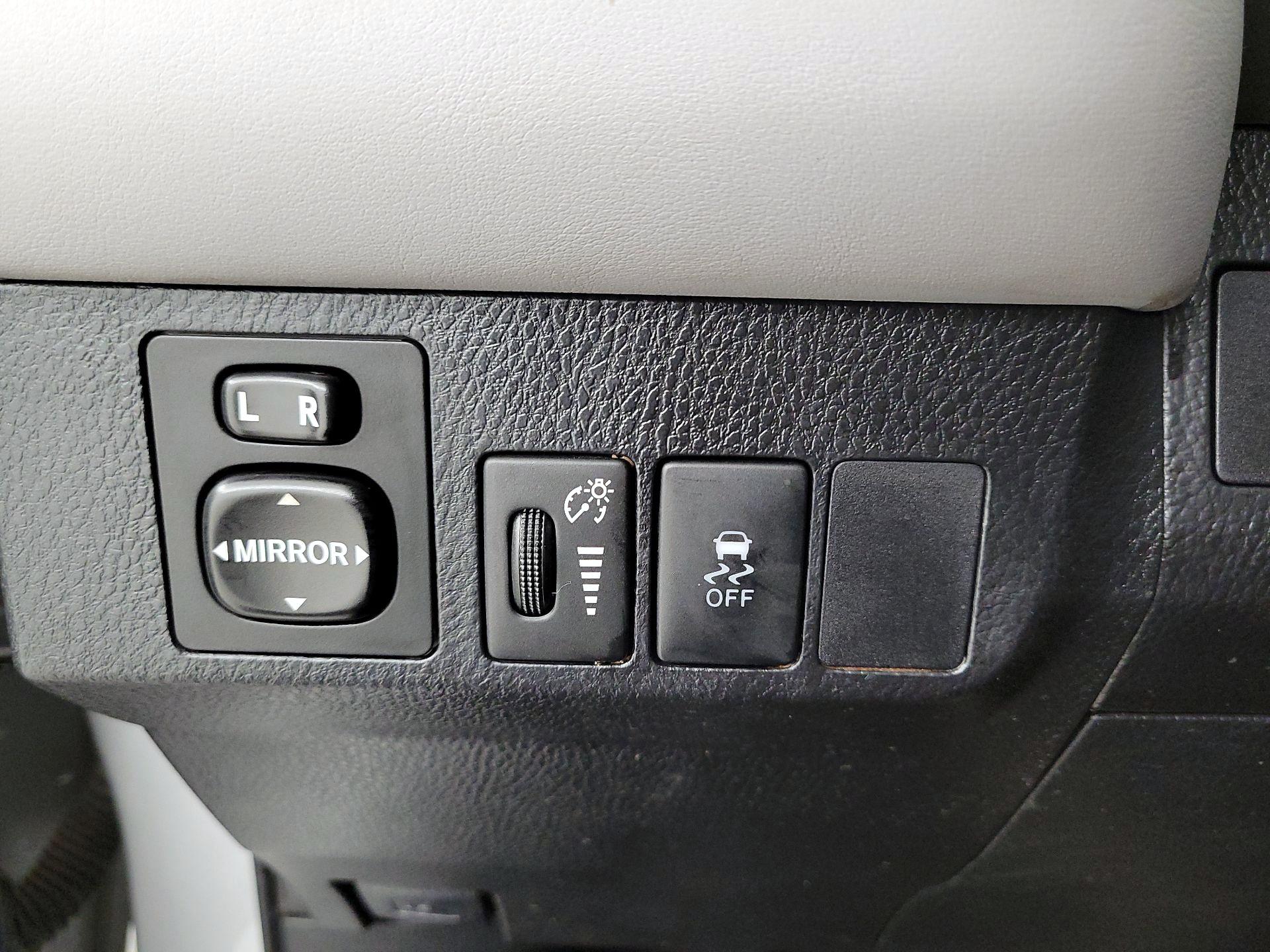 Thumbnail: 2015 Toyota RAV4 - 13