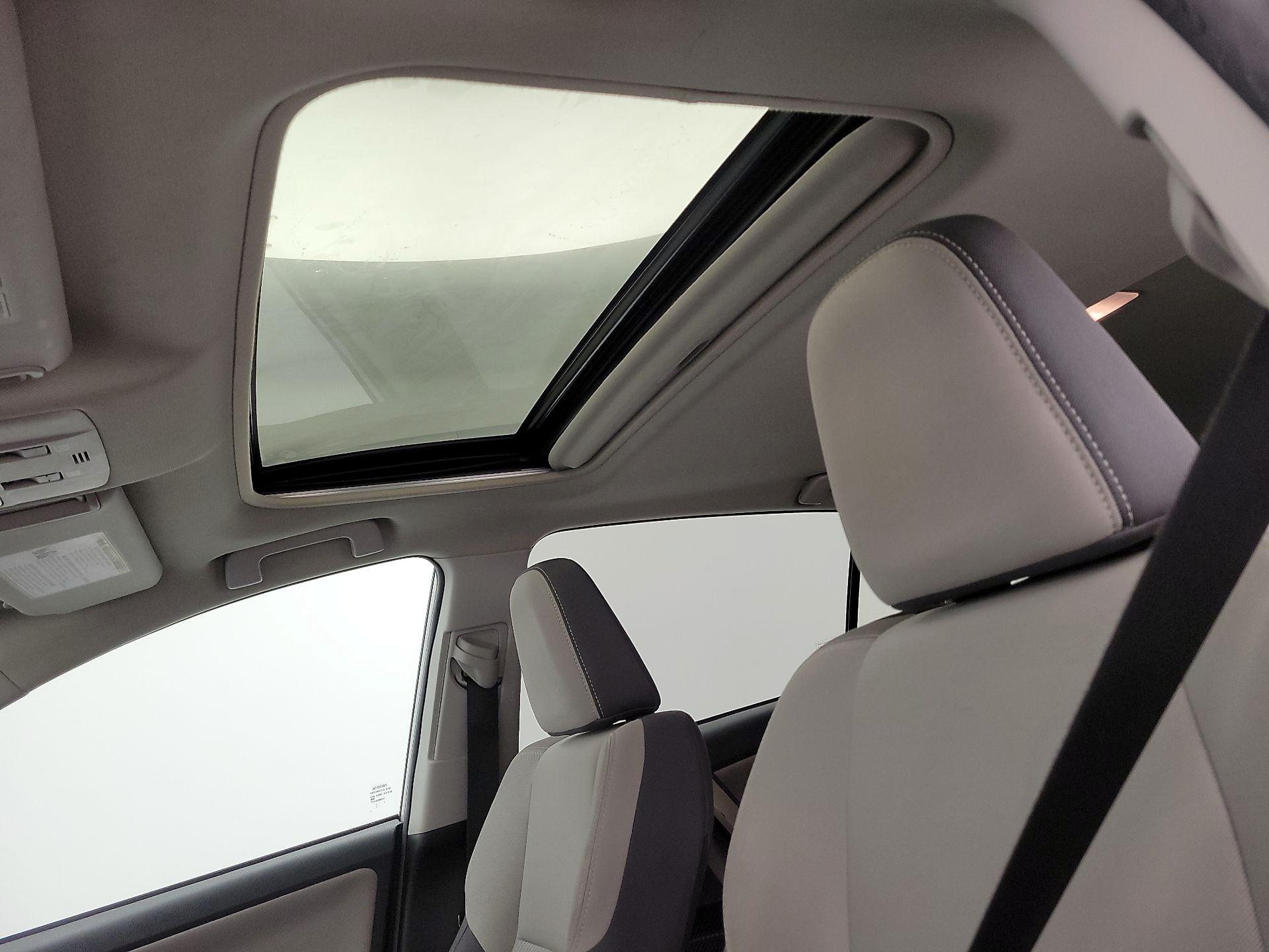 Thumbnail: 2015 Toyota RAV4 - 19