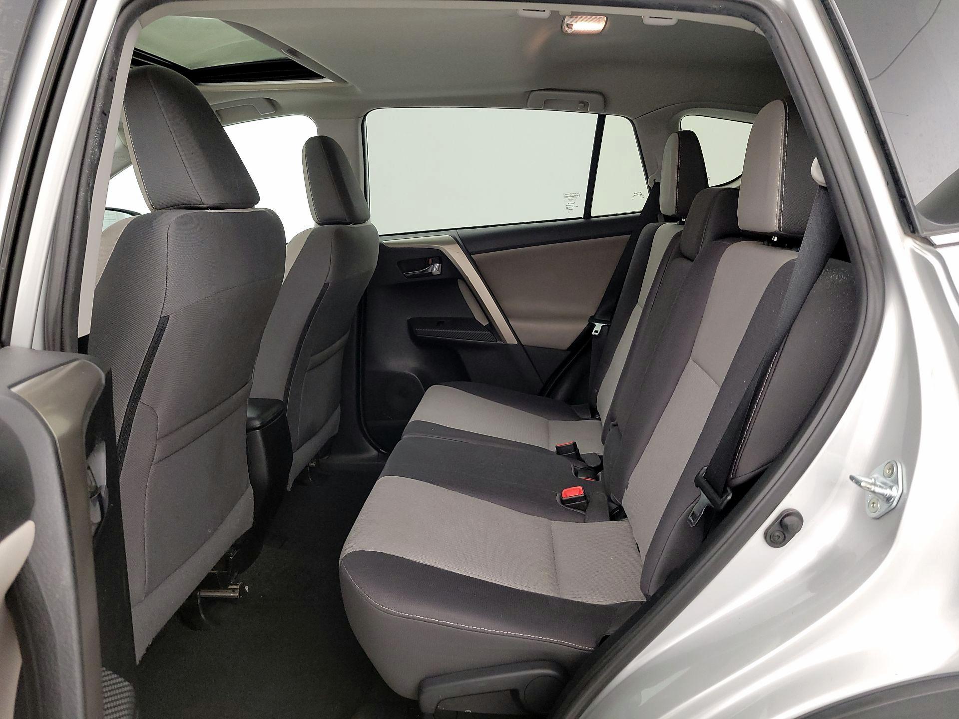 Thumbnail: 2015 Toyota RAV4 - 20