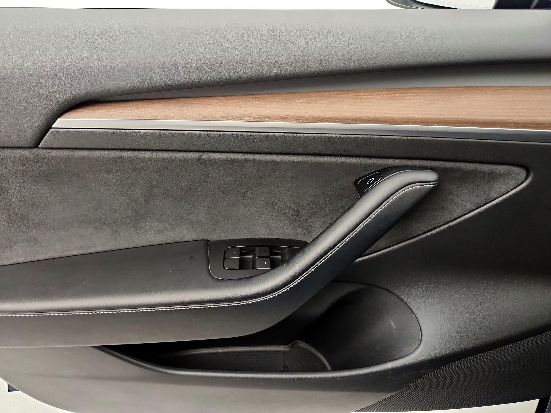 Thumbnail: 2022 Tesla Model 3 - 12