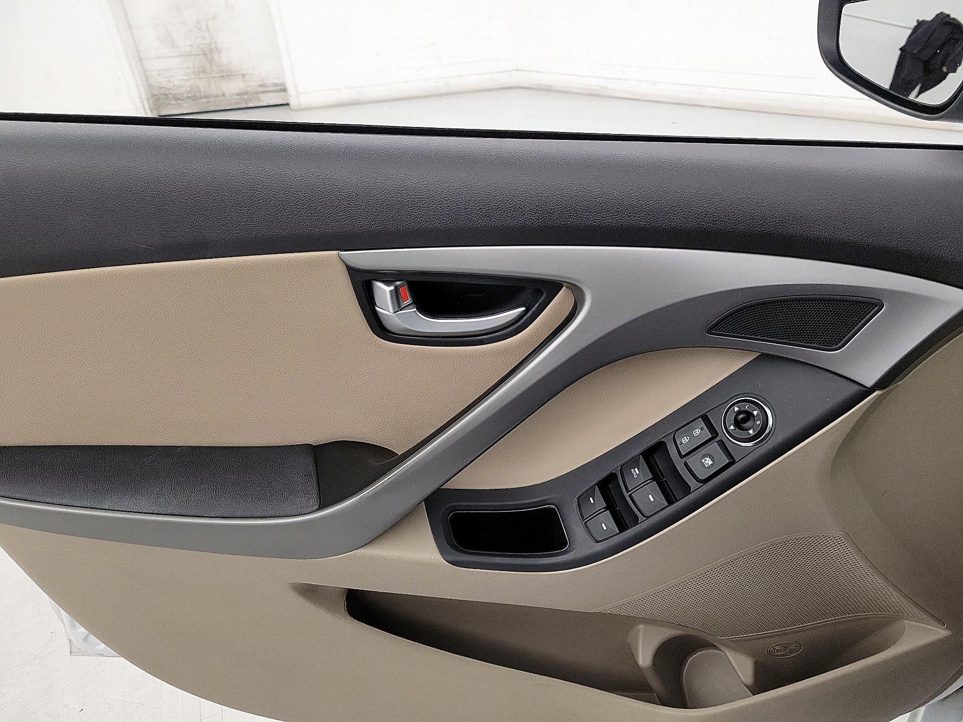 Thumbnail: 2016 Hyundai Elantra - 12