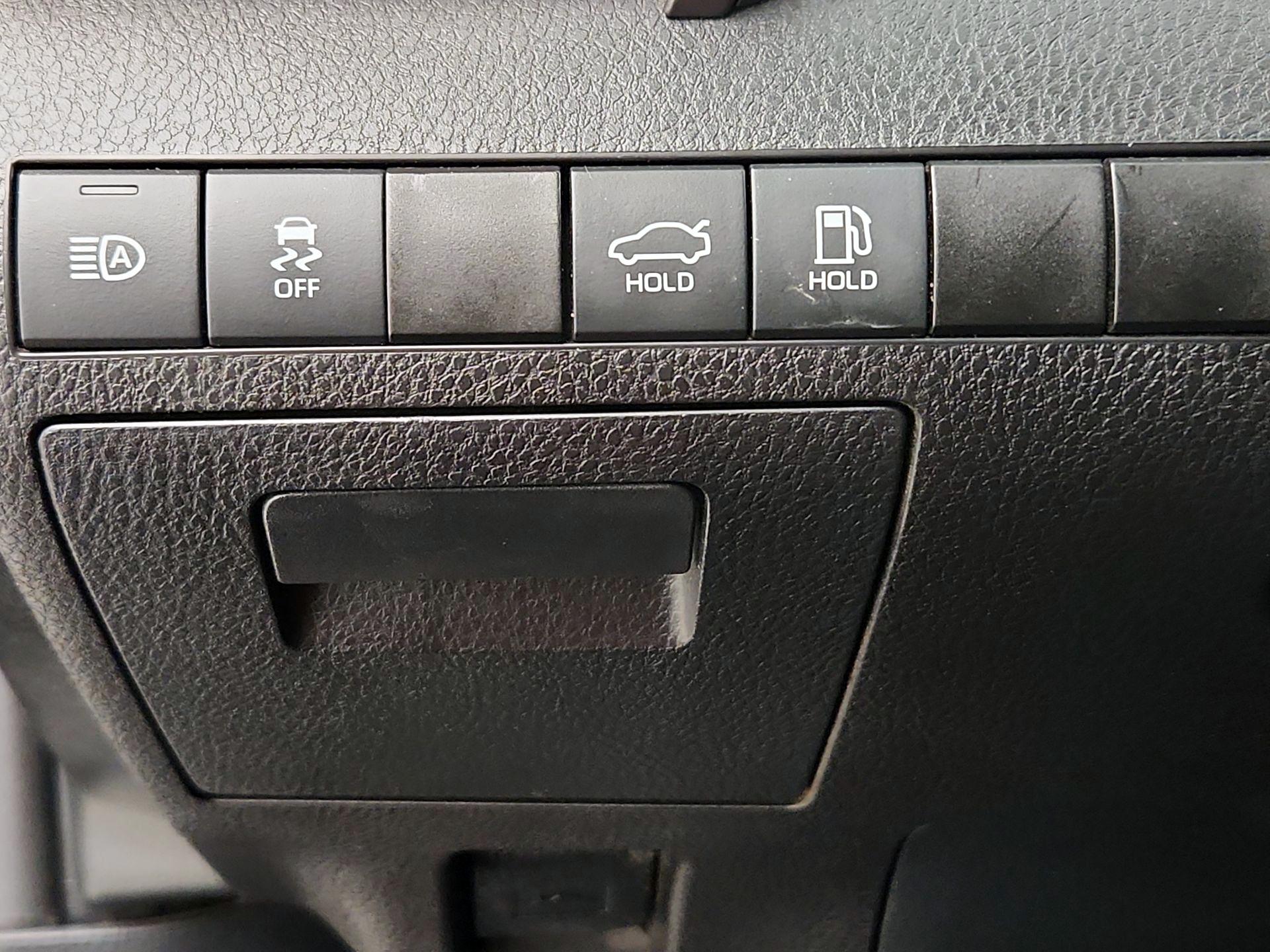 Thumbnail: 2021 Toyota Camry - 13