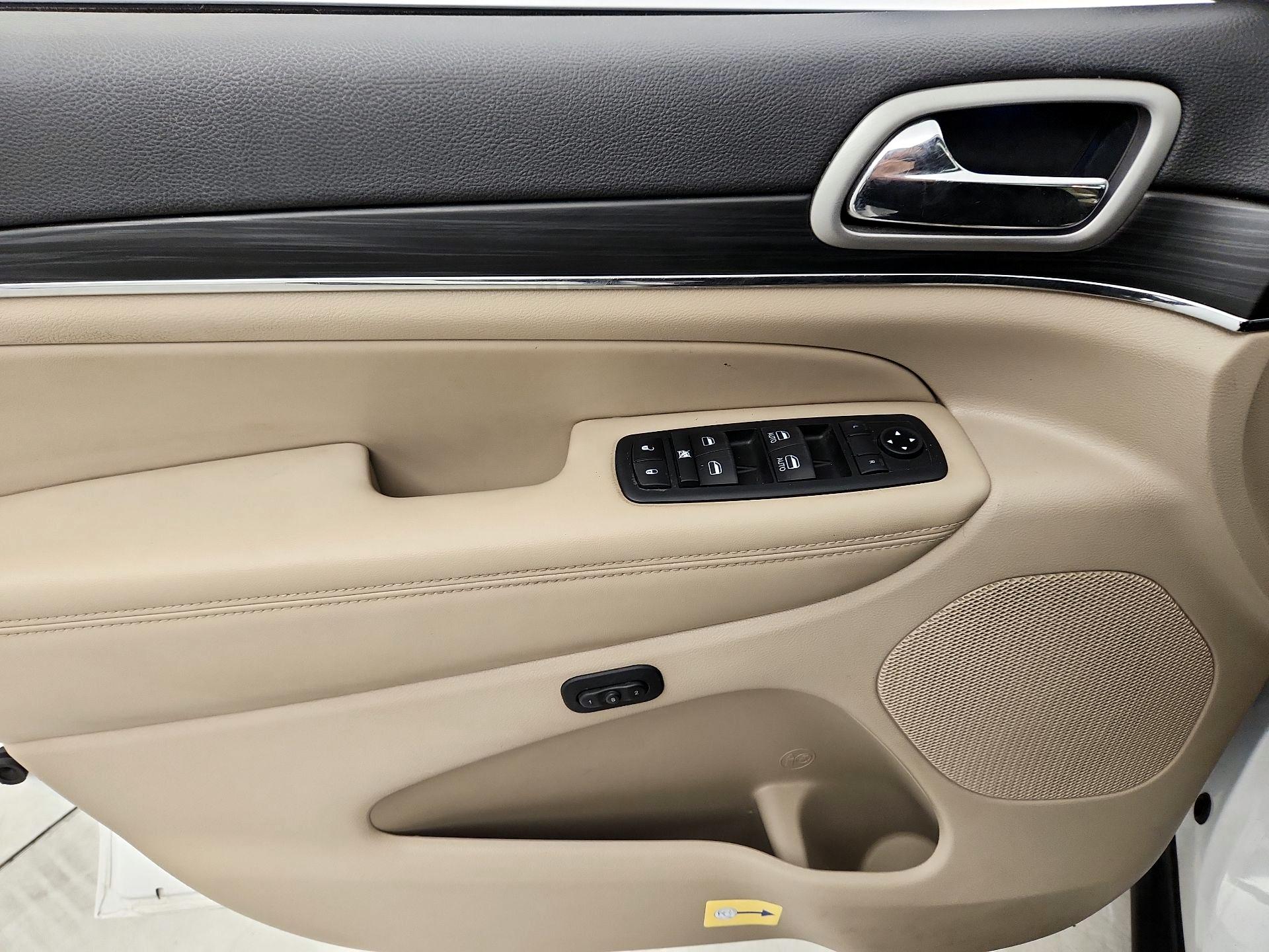 Thumbnail: 2020 Jeep Grand Cherokee - 12