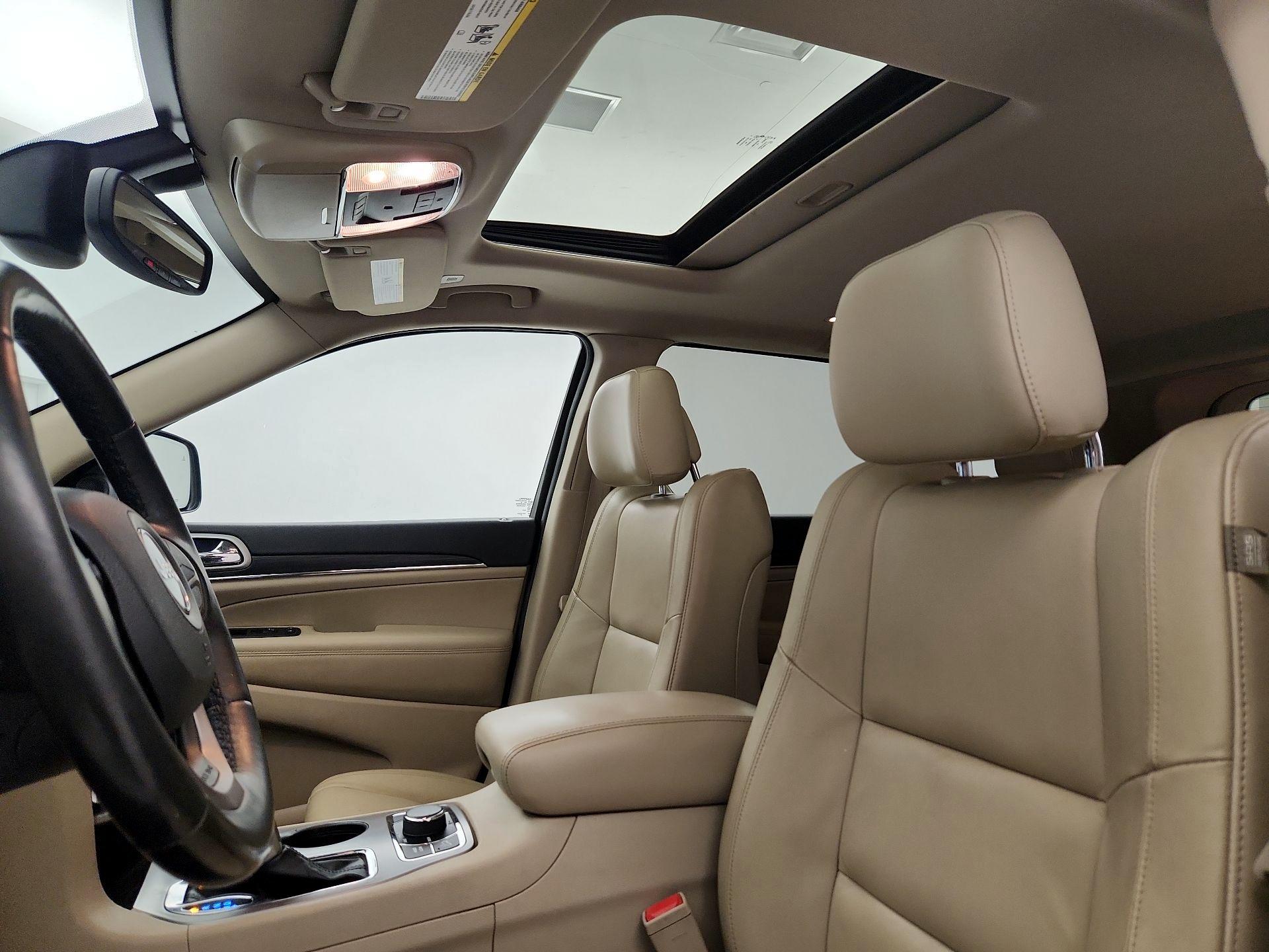 Thumbnail: 2020 Jeep Grand Cherokee - 20