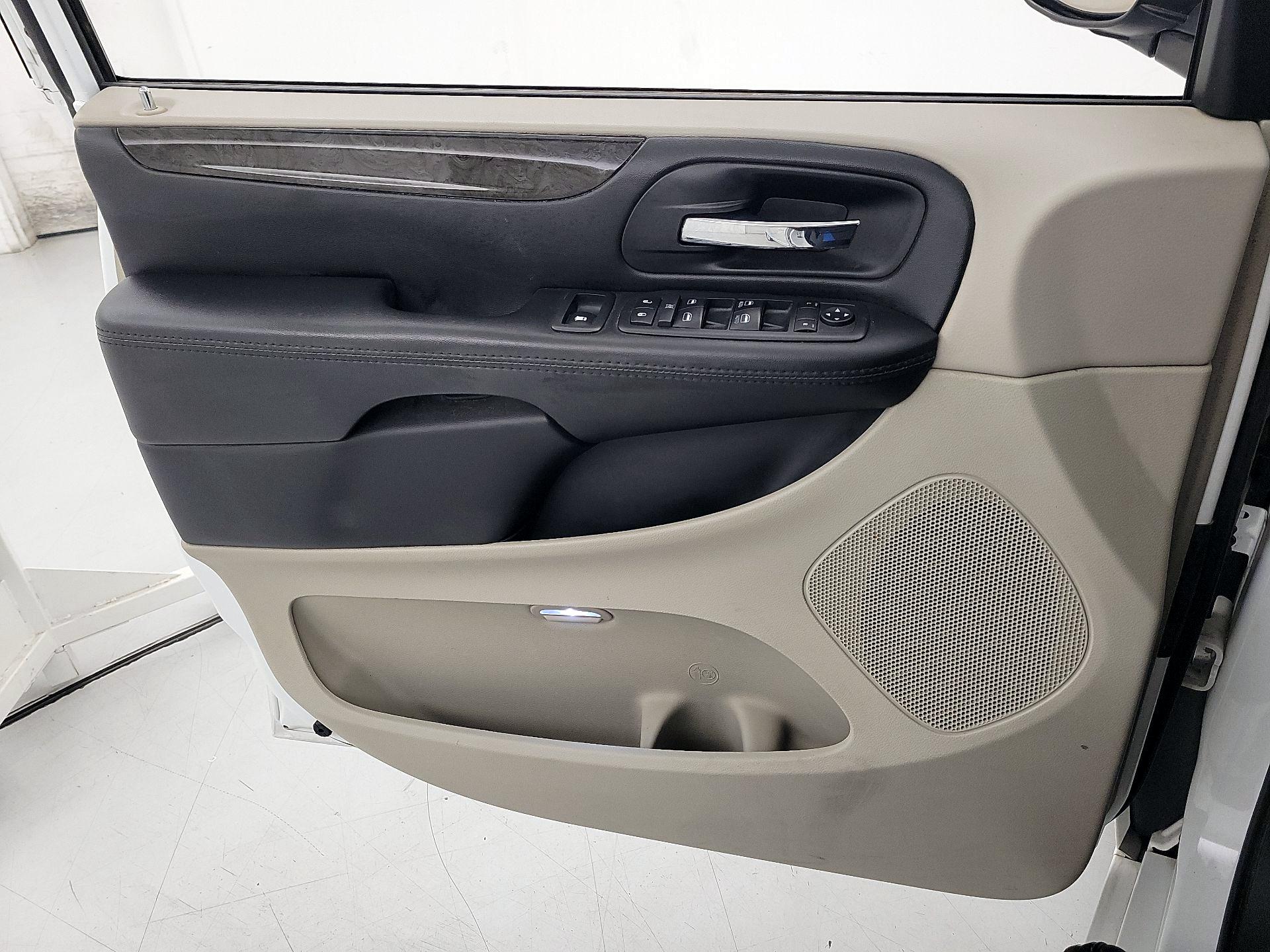 Thumbnail: 2018 Dodge Grand Caravan - 12