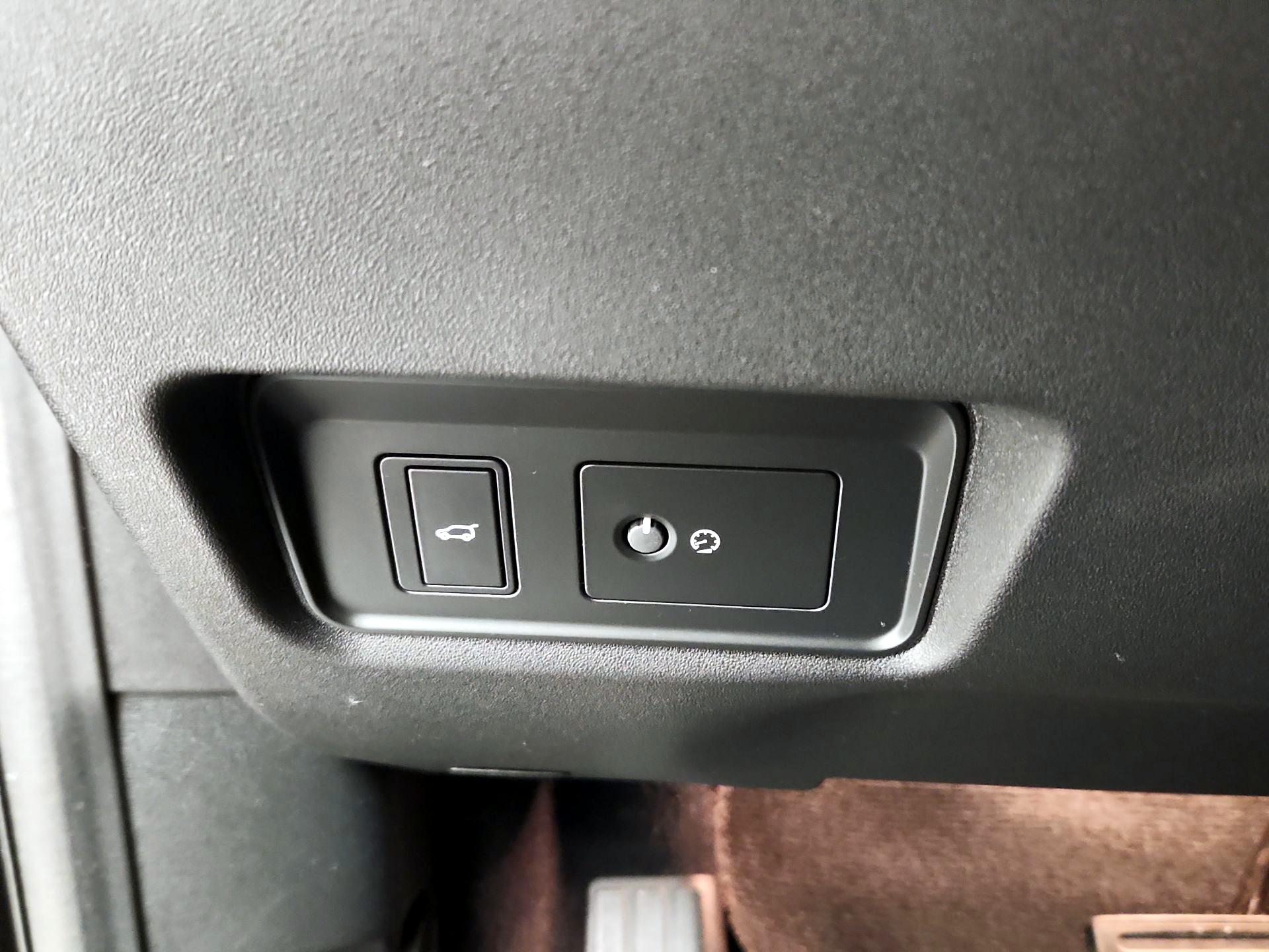 Thumbnail: 2021 Jaguar E-Pace - 13