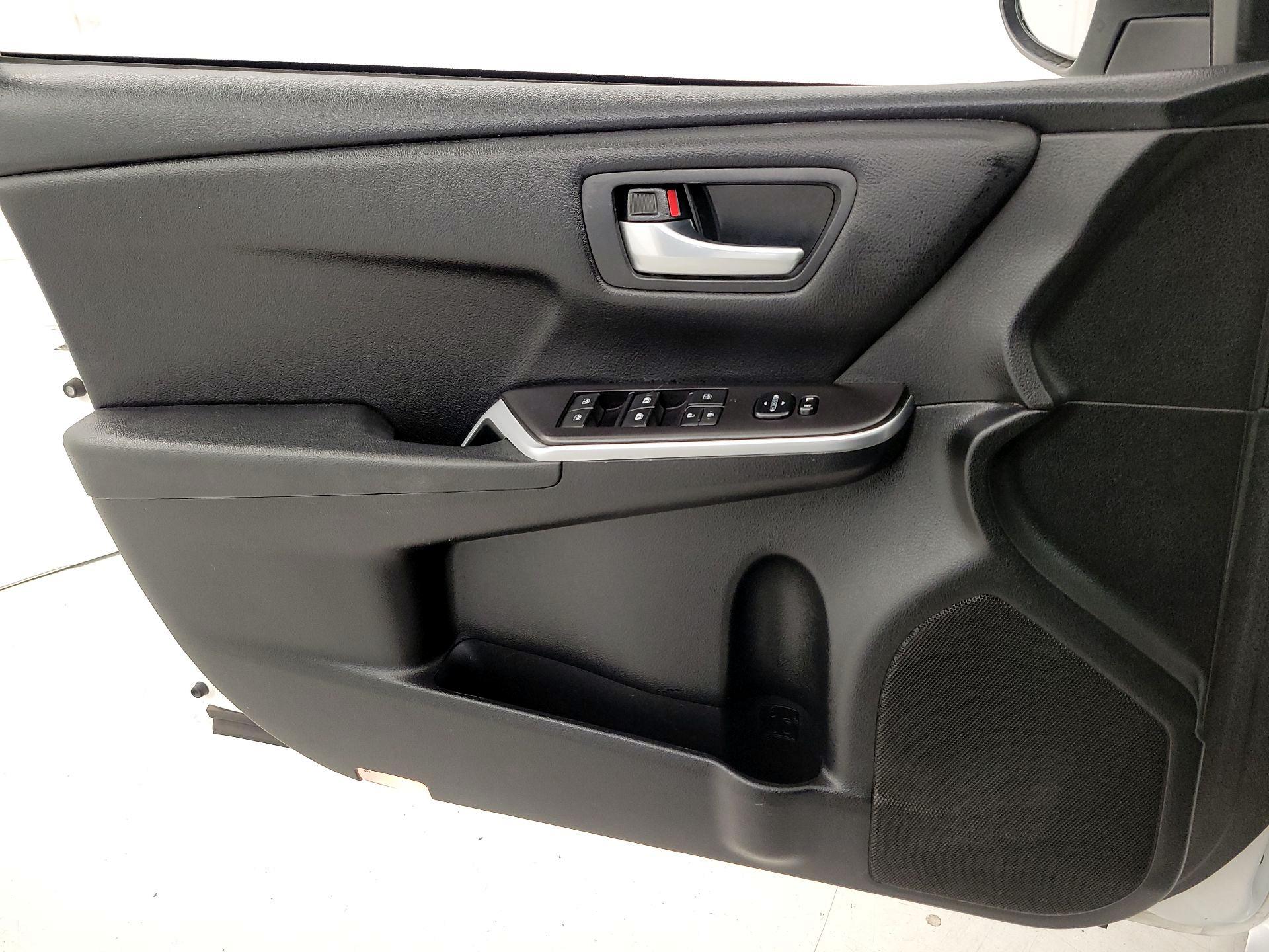 Thumbnail: 2017 Toyota Camry - 12